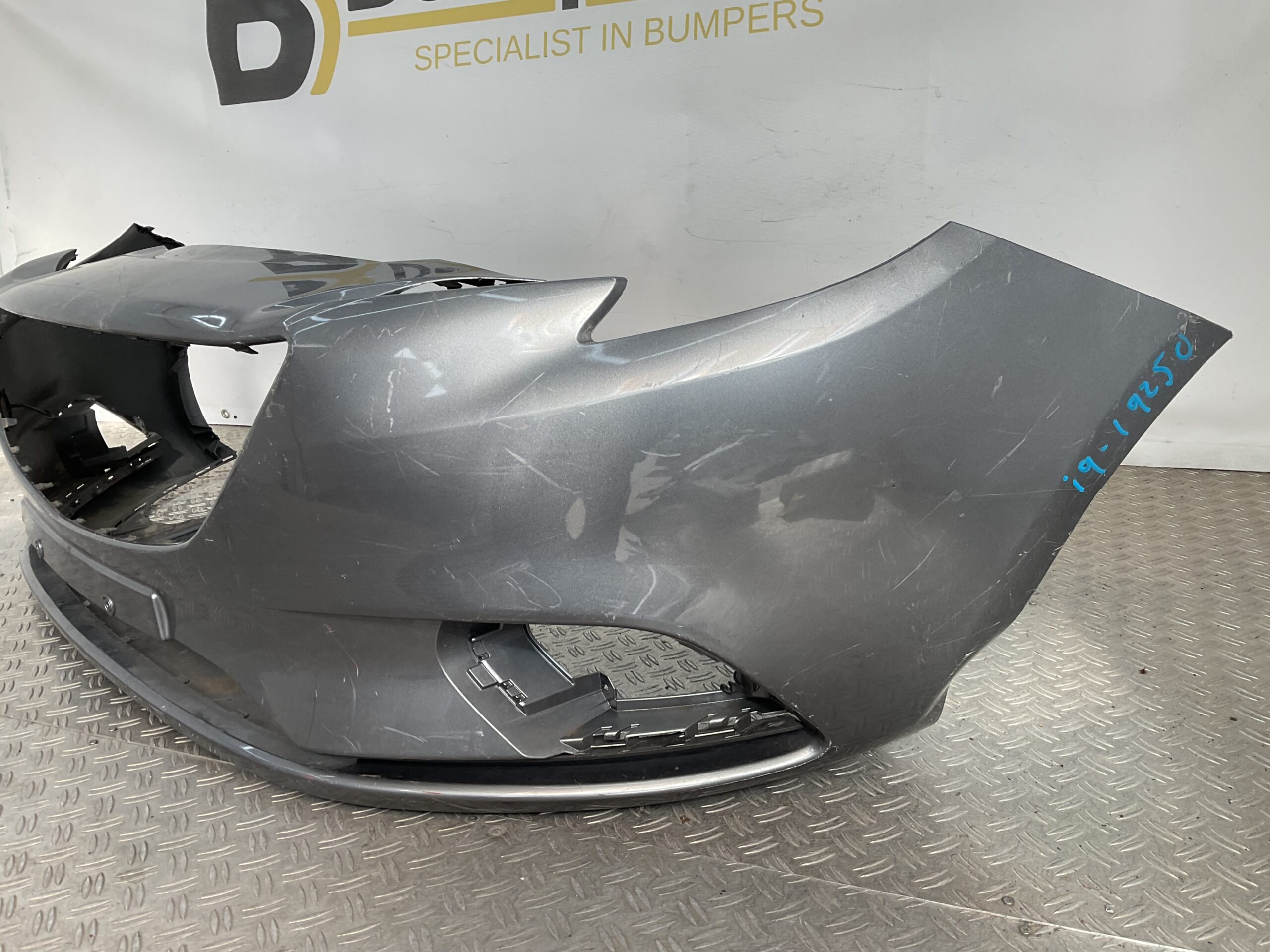 BUMPER Opel Corsa E 2014-2021 475498858 VOORBUMPER i9-19250