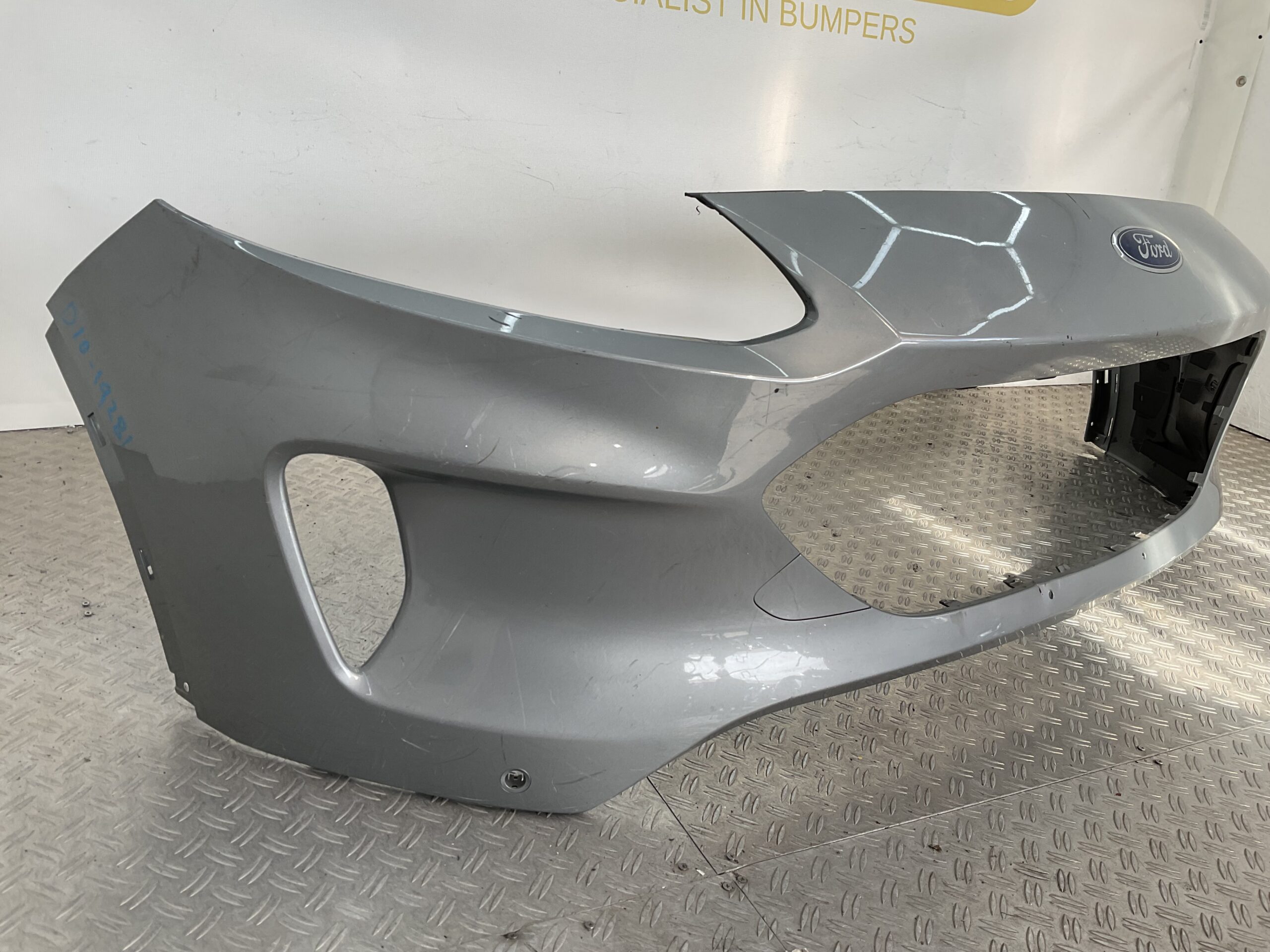 BUMPER Ford Kuga 4xpdc 2019-2023 C09086-4871 VOORBUMPER D10-19281
