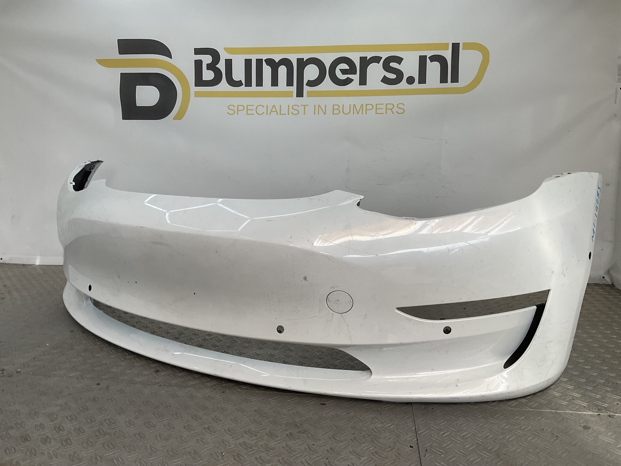 Bumper Tesla Model 3 2017-2024 1084175-00-D Voorbumper M1-19285