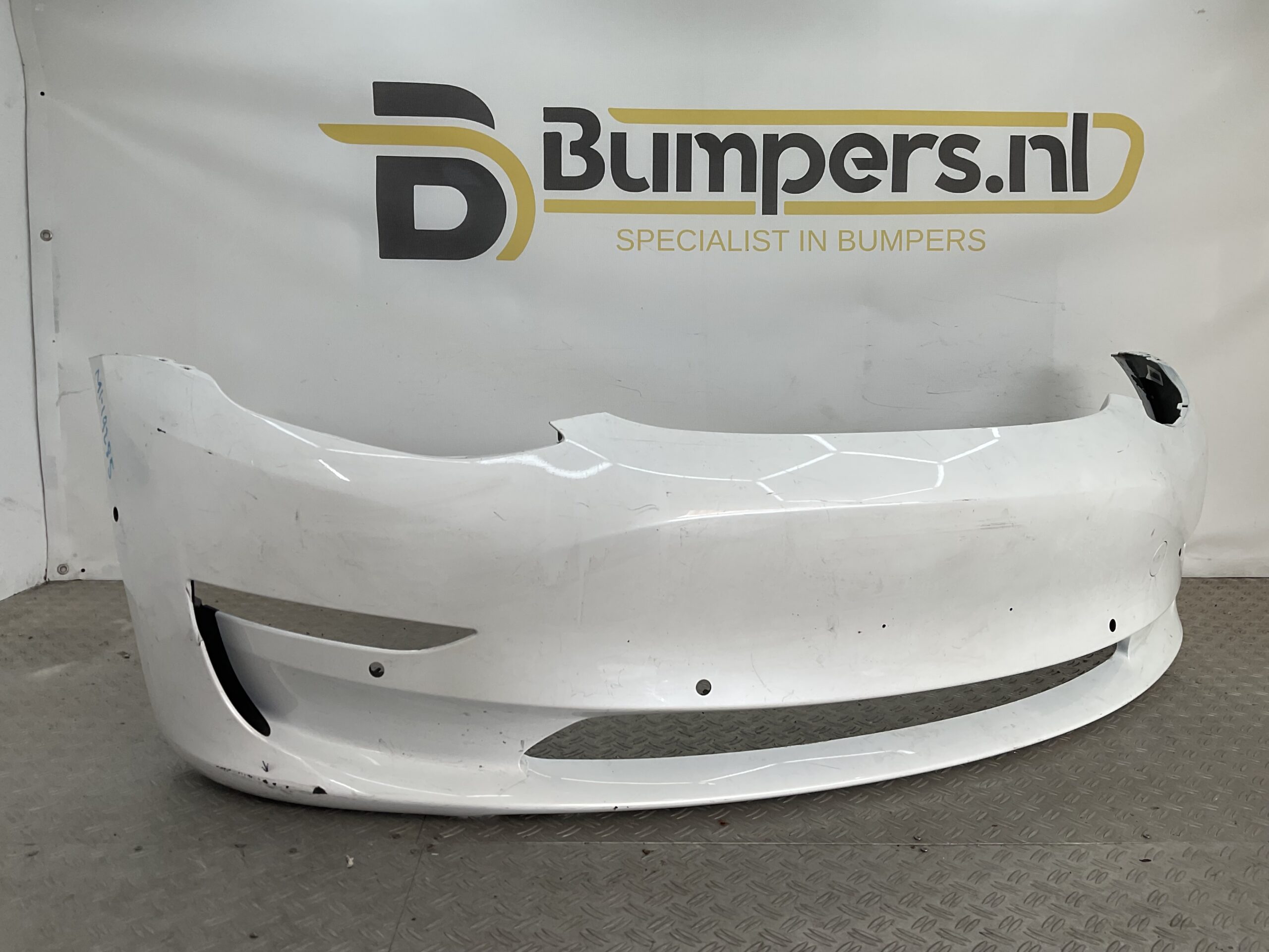 Bumper Tesla Model 3 2017-2024 1084175-00-D Voorbumper M1-19285