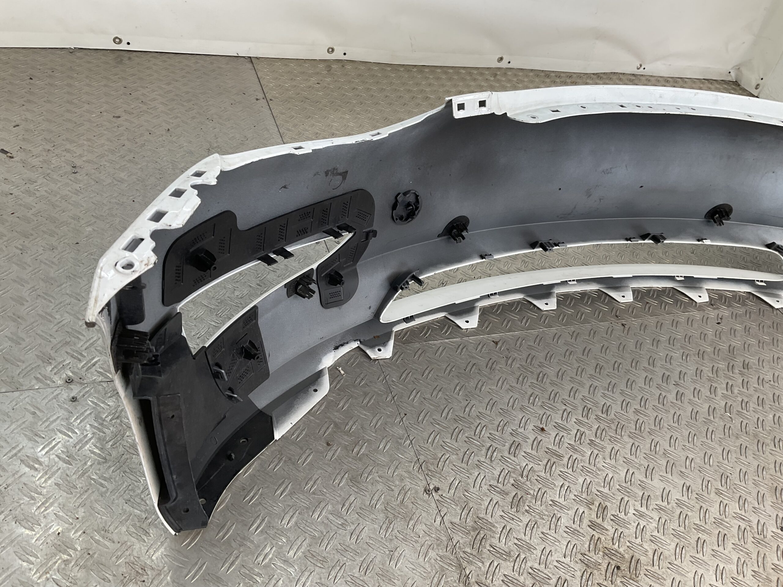 Bumper Tesla Model 3 2017-2024 1084175-00-D Voorbumper M1-19285