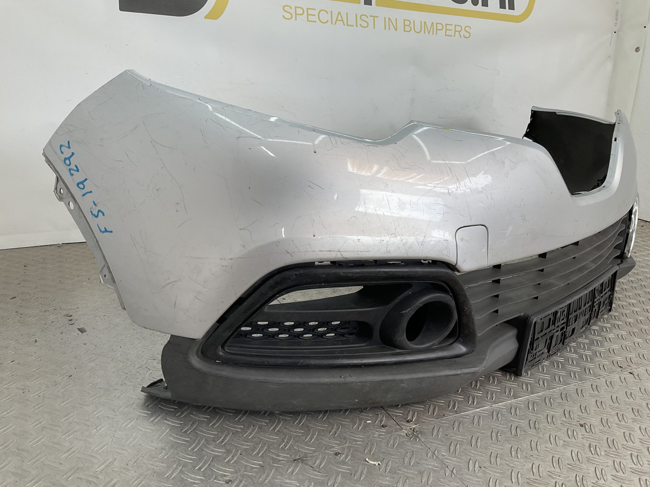 Bumper Renault Captur 2013-2016 620842933R Voorbumper F5-19292