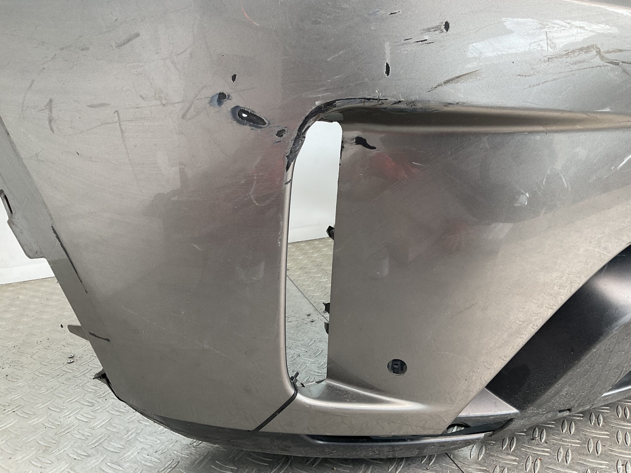 Bumper Land Rover Discovery L462 HSE HY-32-17F003-AAW Voorbumper M1-20458