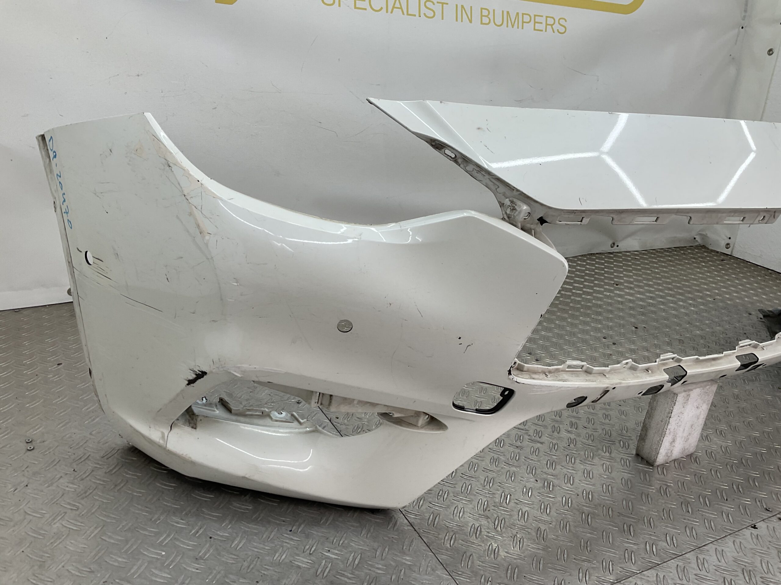 Bumper Infiniti QX30 Q30 2017-2019 620225DA0H Voorbumper D9-20470