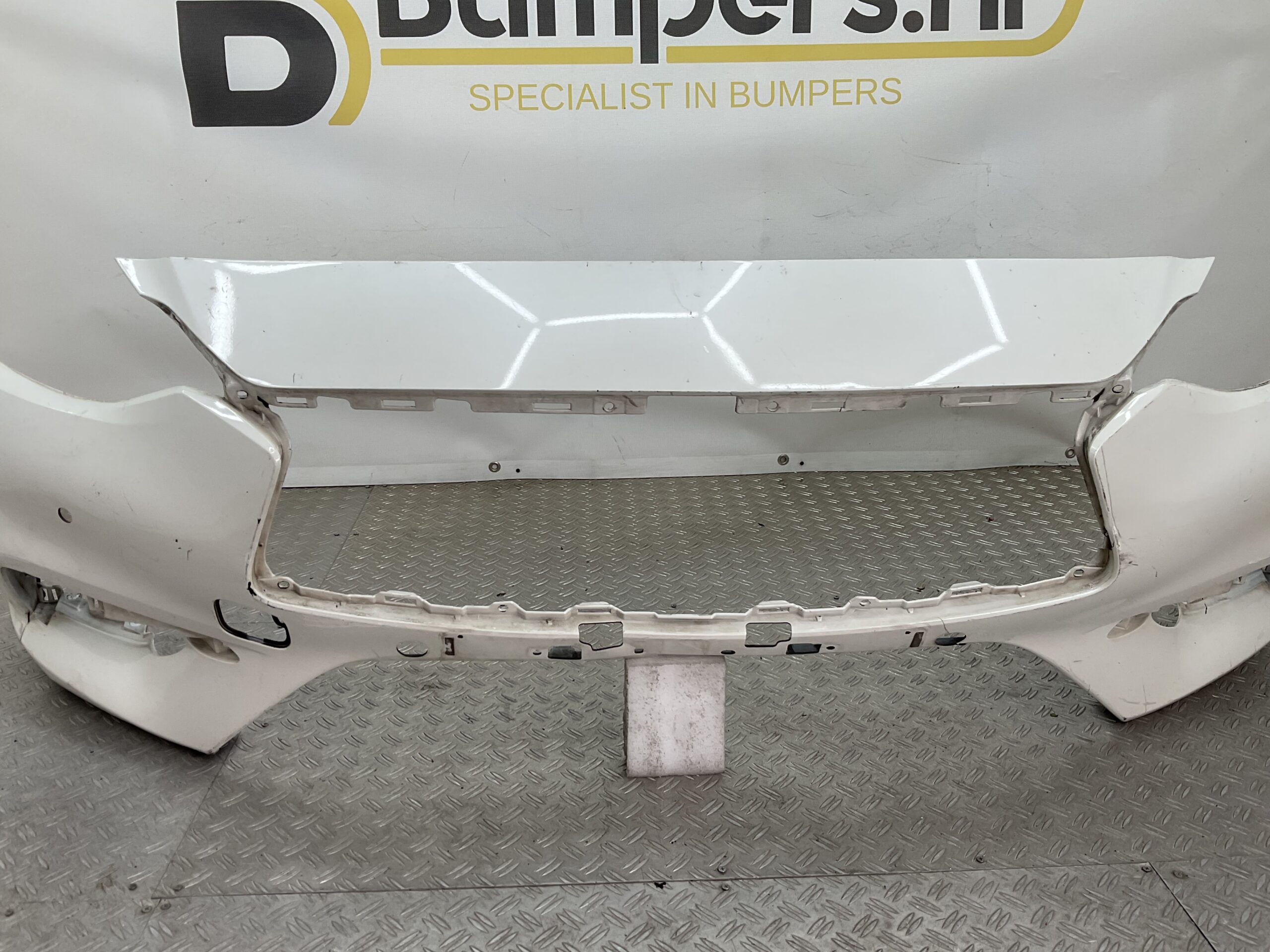 Bumper Infiniti QX30 Q30 2017-2019 620225DA0H Voorbumper D9-20470
