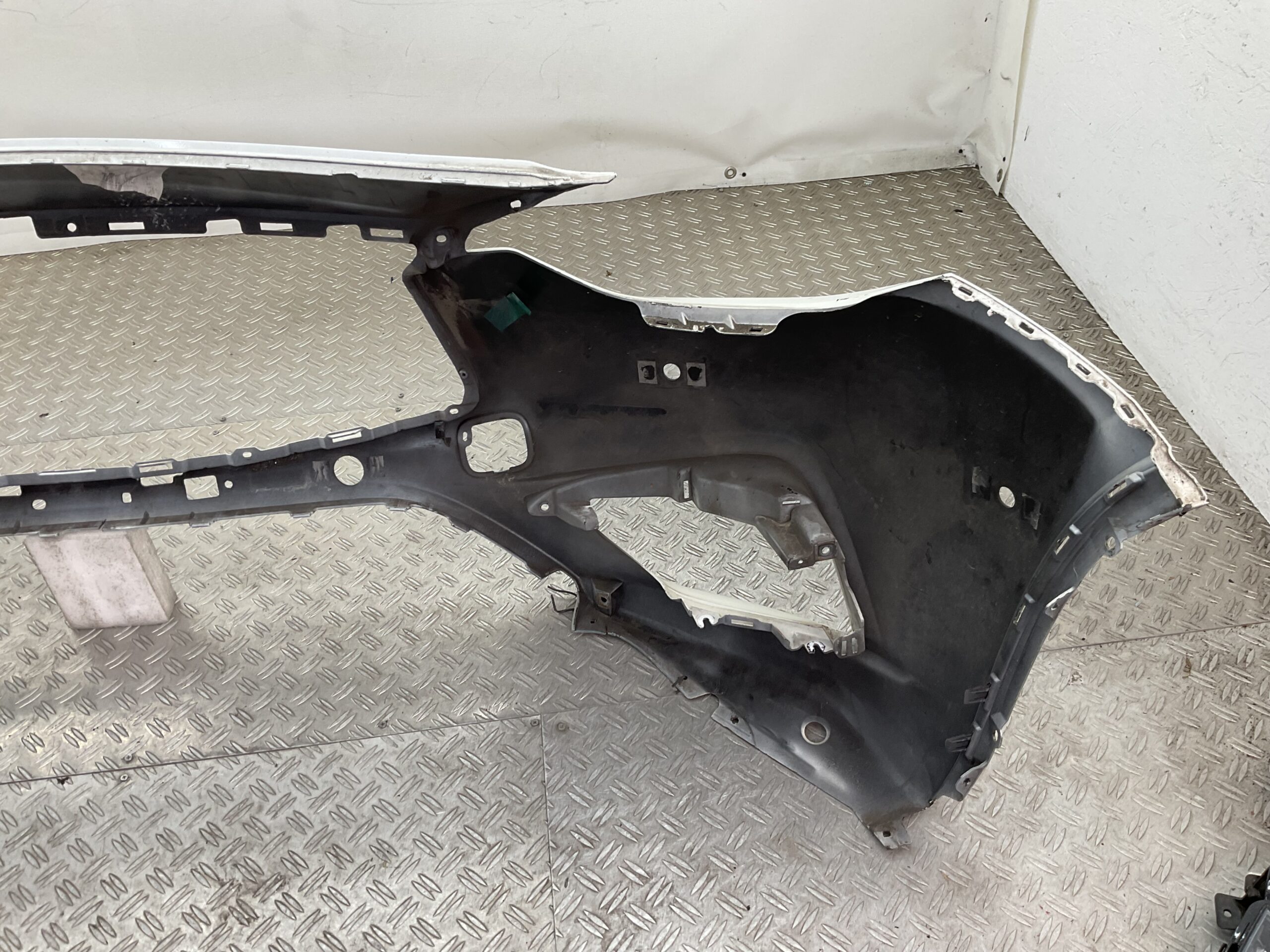 Bumper Infiniti QX30 Q30 2017-2019 620225DA0H Voorbumper D9-20470