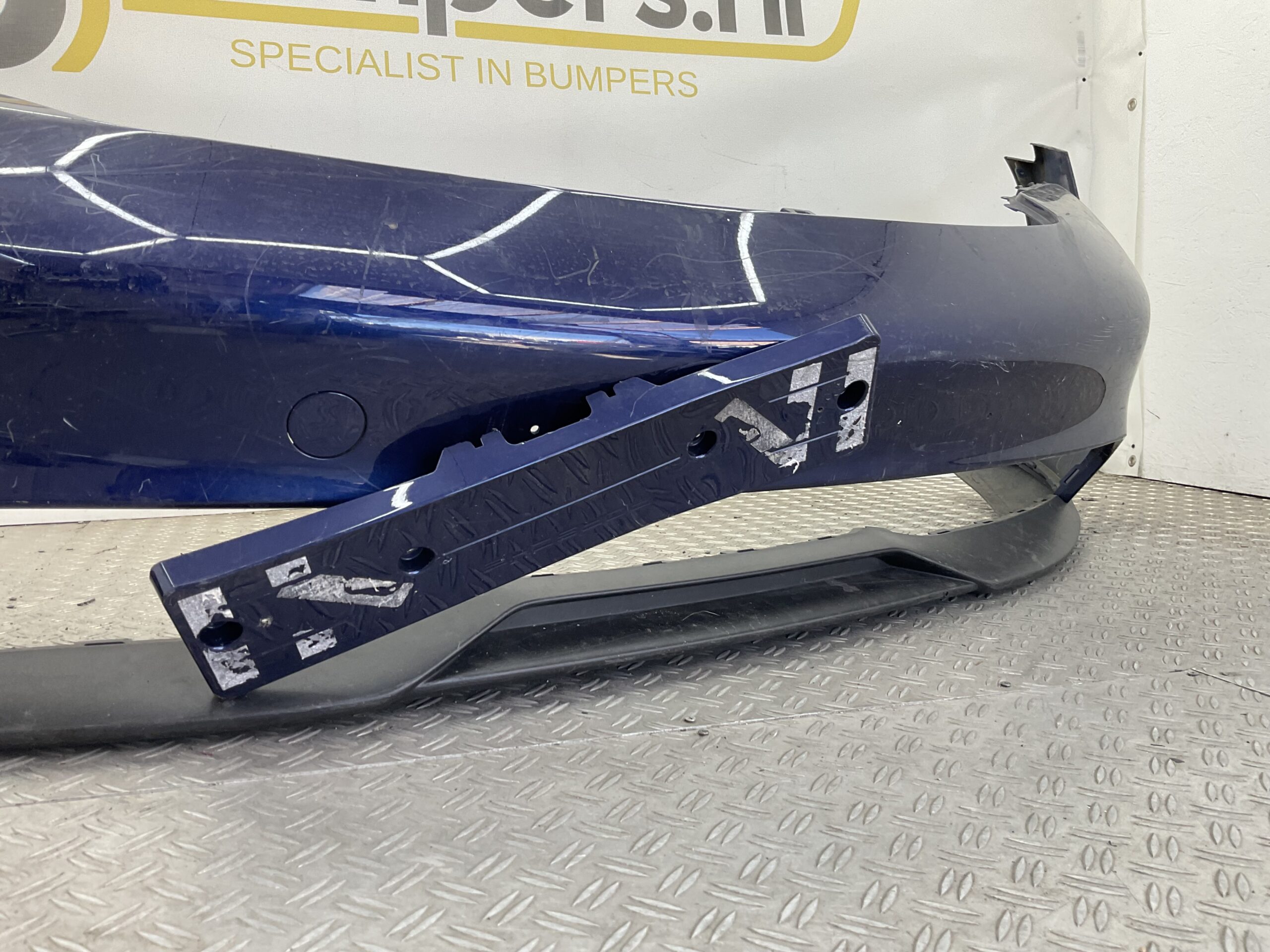 Bumper Porsche Taycan 9J1 2022 9J1807221D Voorbumper M1-22474