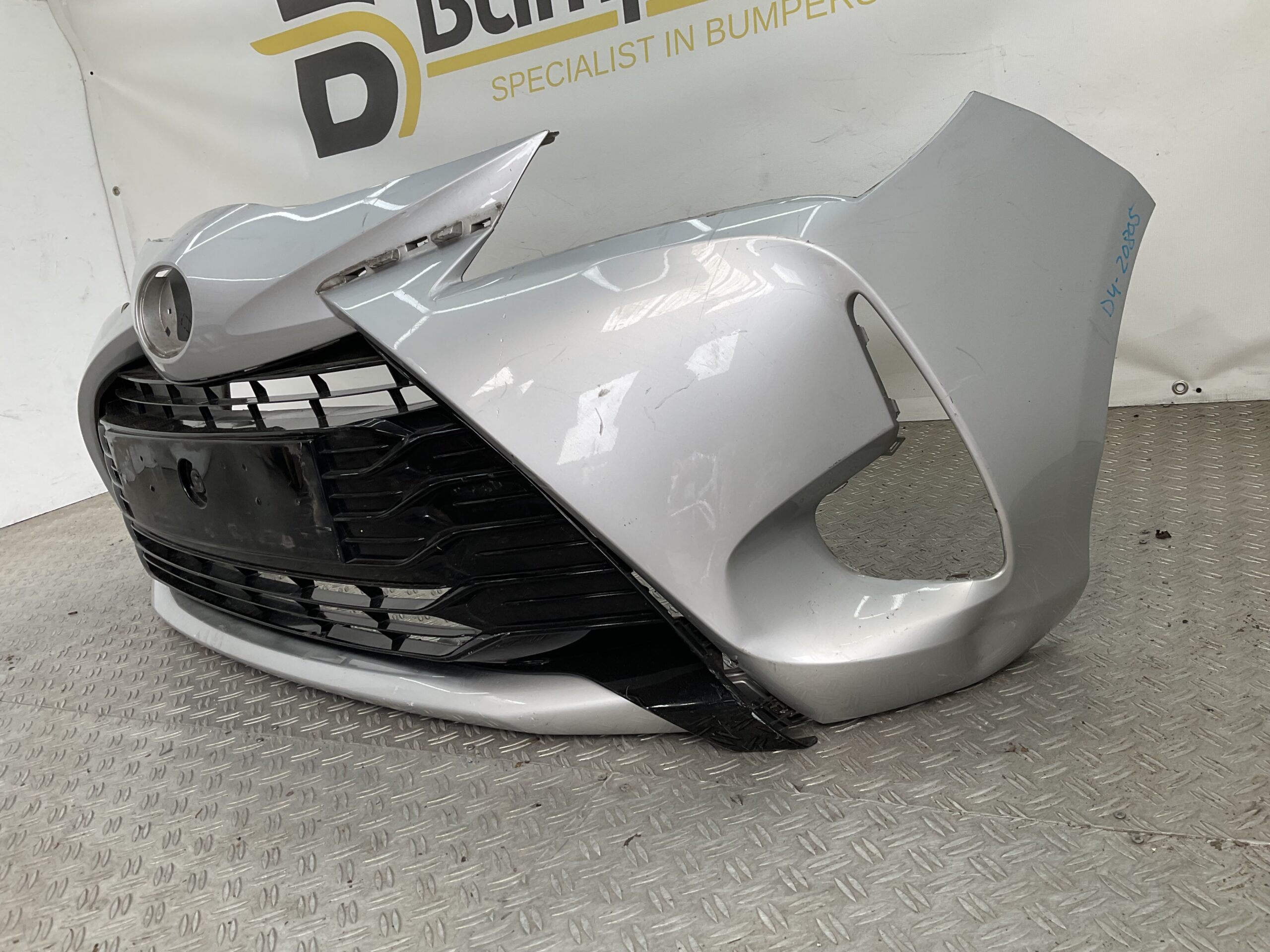 Bumper Toyota Yaris 2019 52119-0DA40 53102-0D130 Voorbumper D4-20805