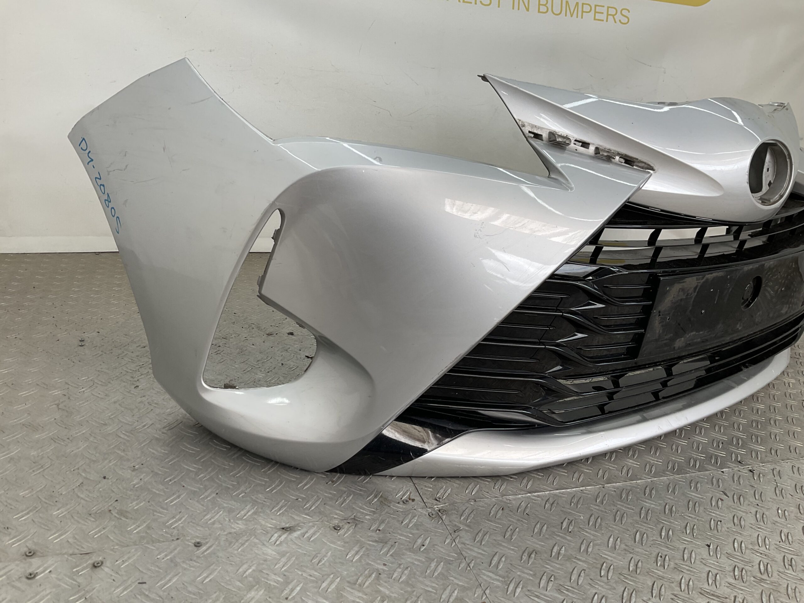 Bumper Toyota Yaris 2019 52119-0DA40 53102-0D130 Voorbumper D4-20805