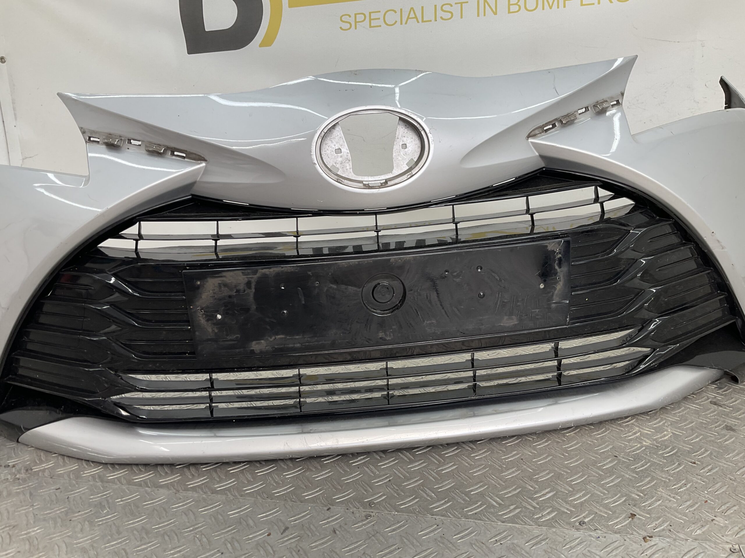 Bumper Toyota Yaris 2019 52119-0DA40 53102-0D130 Voorbumper D4-20805