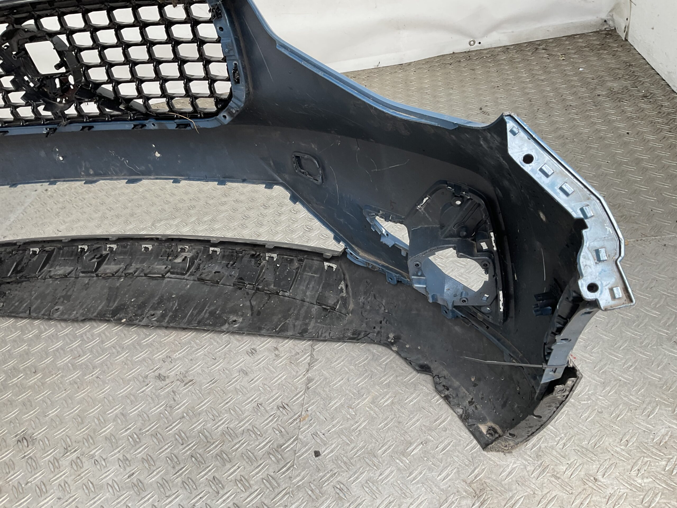 Bumper Volvo XC40 XC-40 Facelift 31690933 Grill Voorbumper E5-22205