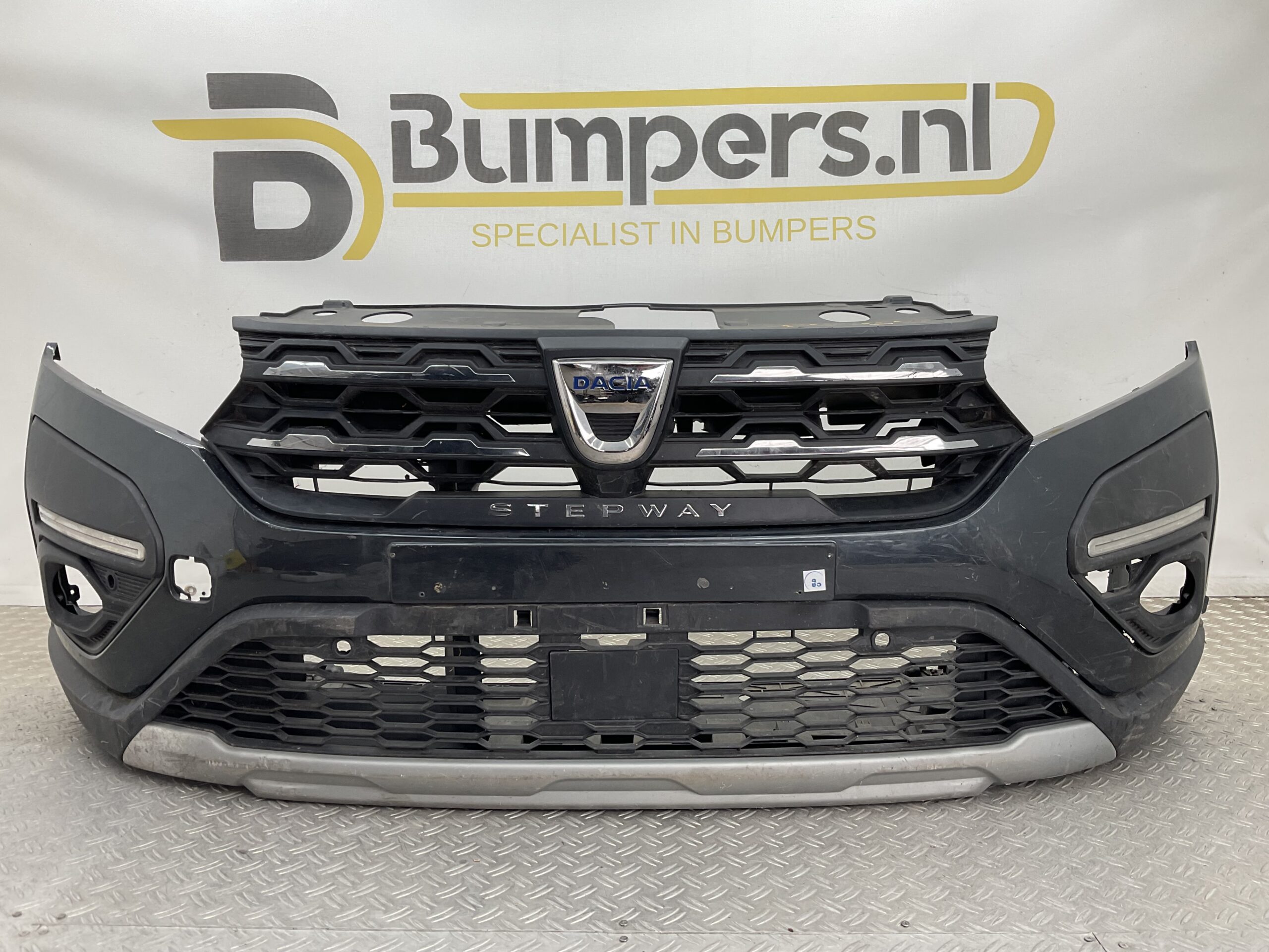 Bumper Dacia Sandero Stepway 20-24 620225509R Voorbumper G3-22275