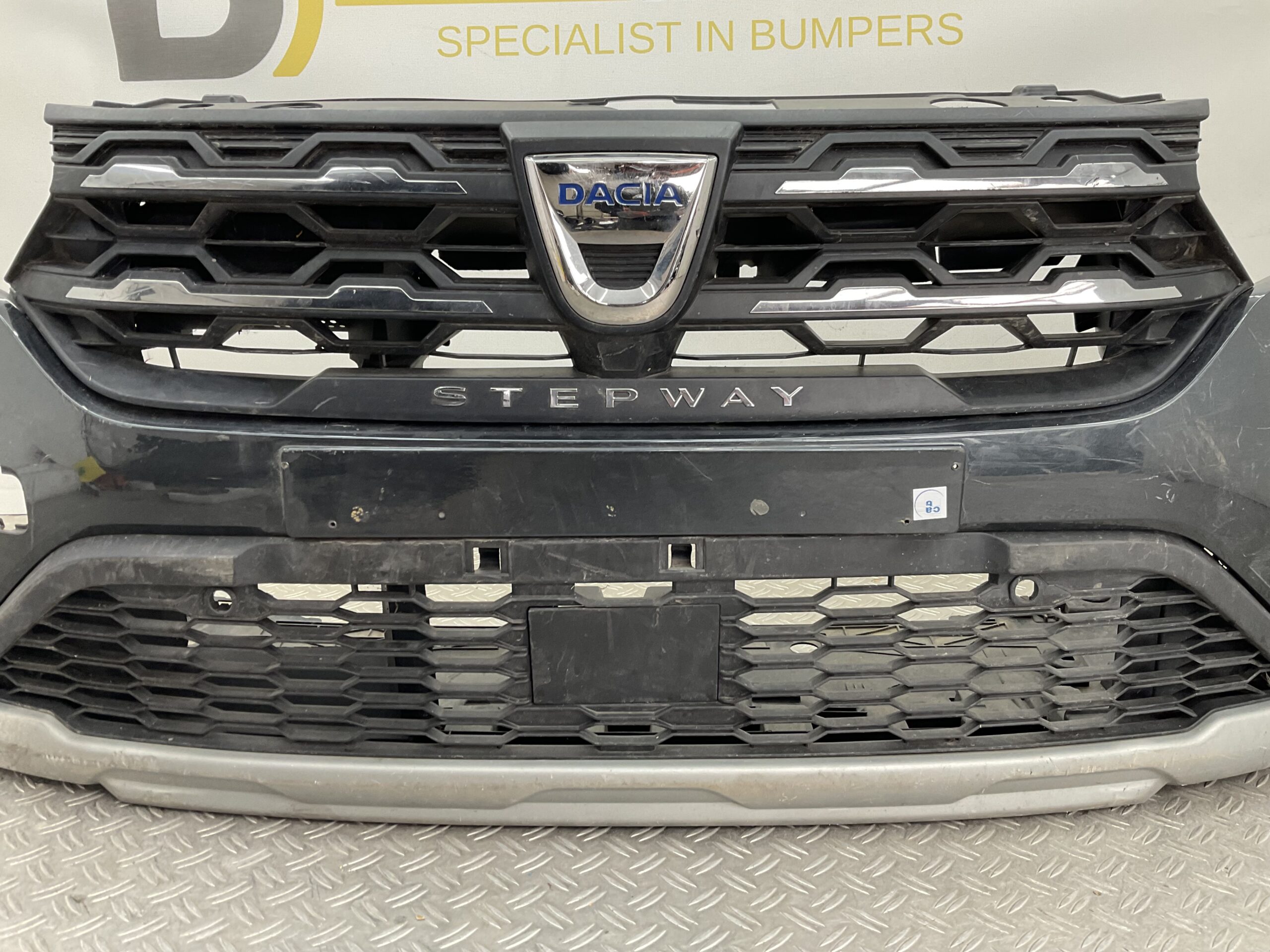 Bumper Dacia Sandero Stepway 20-24 620225509R Voorbumper G3-22275