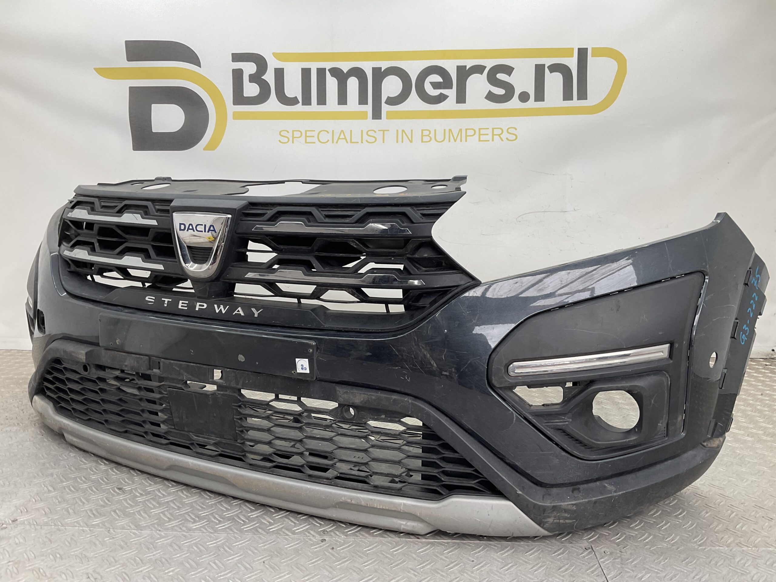 Bumper Dacia Sandero Stepway 20-24 620225509R Voorbumper G3-22275