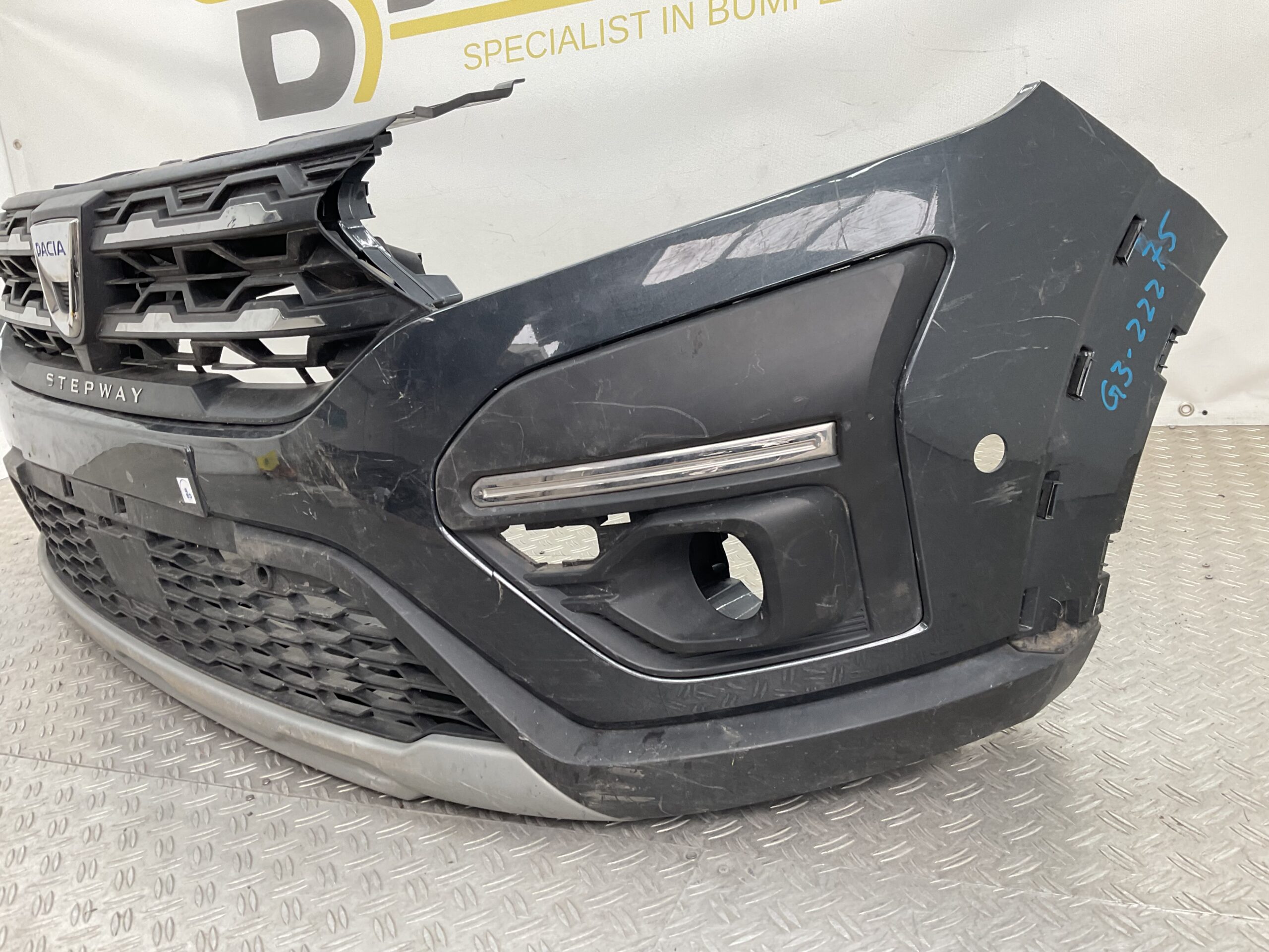 Bumper Dacia Sandero Stepway 20-24 620225509R Voorbumper G3-22275
