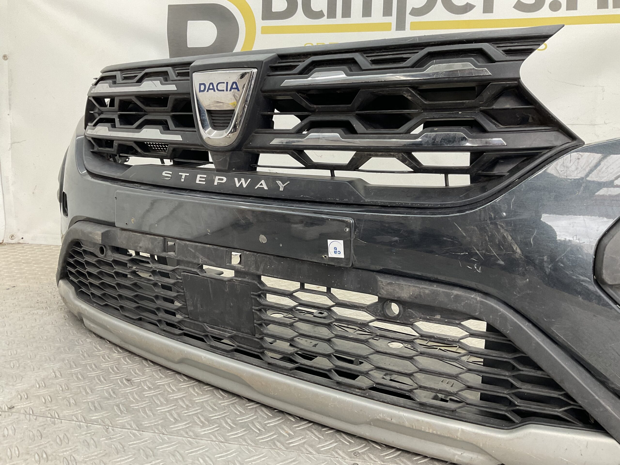 Bumper Dacia Sandero Stepway 20-24 620225509R Voorbumper G3-22275