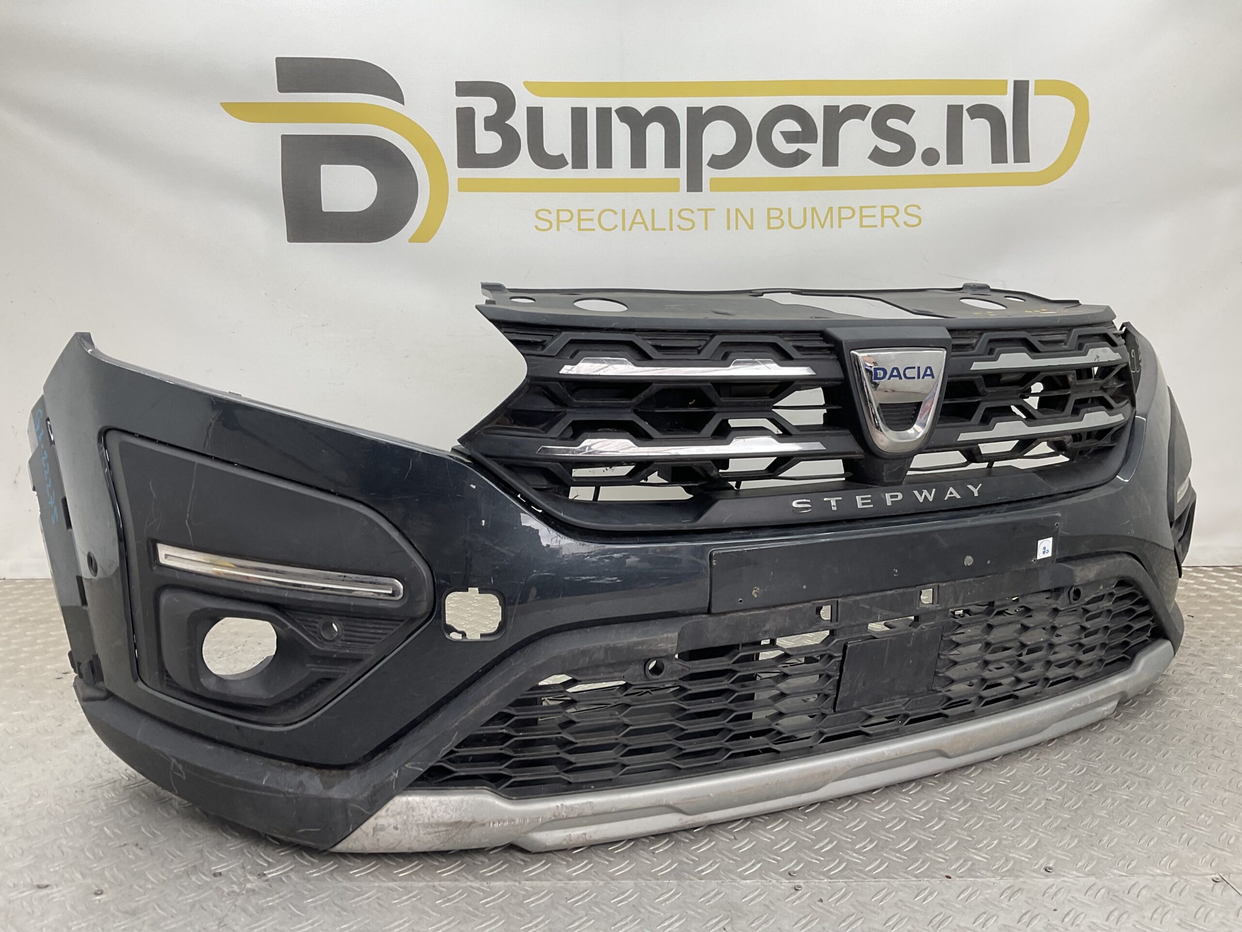 Bumper Dacia Sandero Stepway 20-24 620225509R Voorbumper G3-22275
