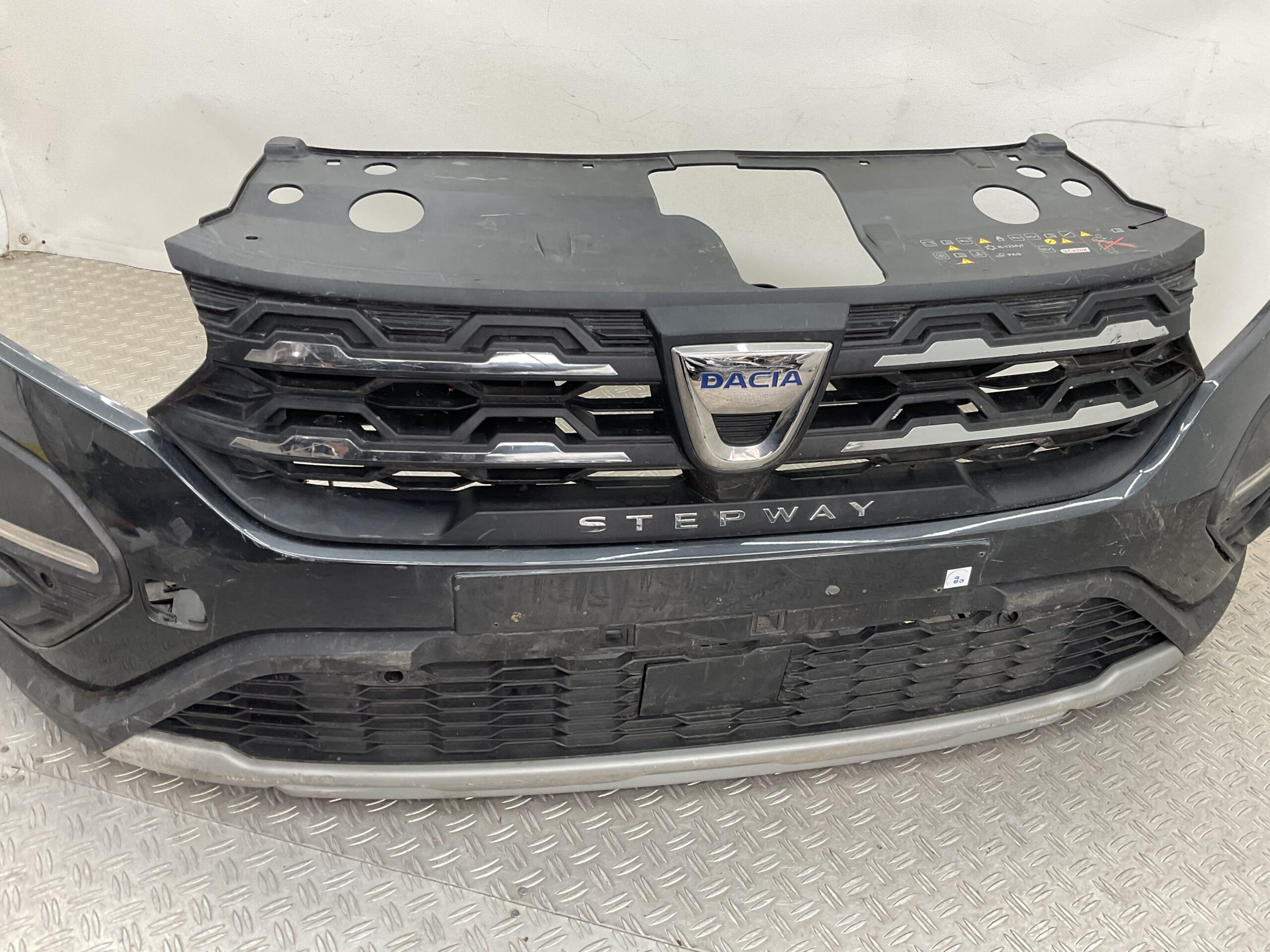Bumper Dacia Sandero Stepway 20-24 620225509R Voorbumper G3-22275