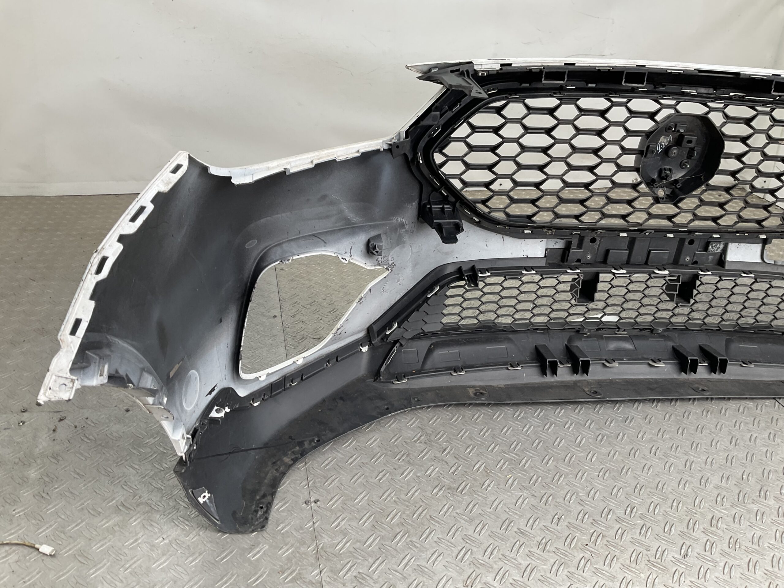 Bumper MG ZS MK2 20-23 10628331 Voorbumper M1-22326