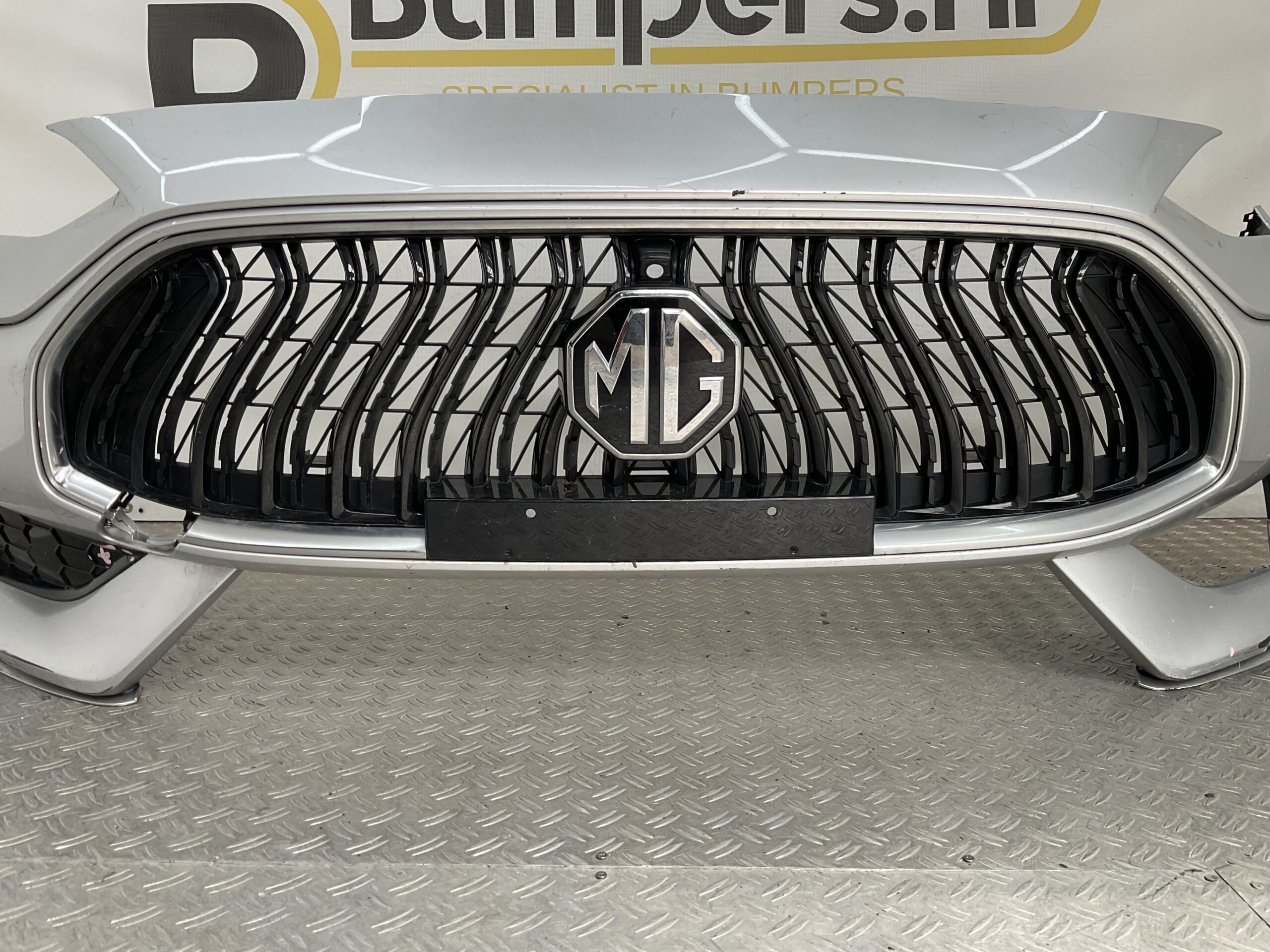 Bumper MG HS Hybrid Facelift 22-25 P10947207 Voorbumper M1-22335