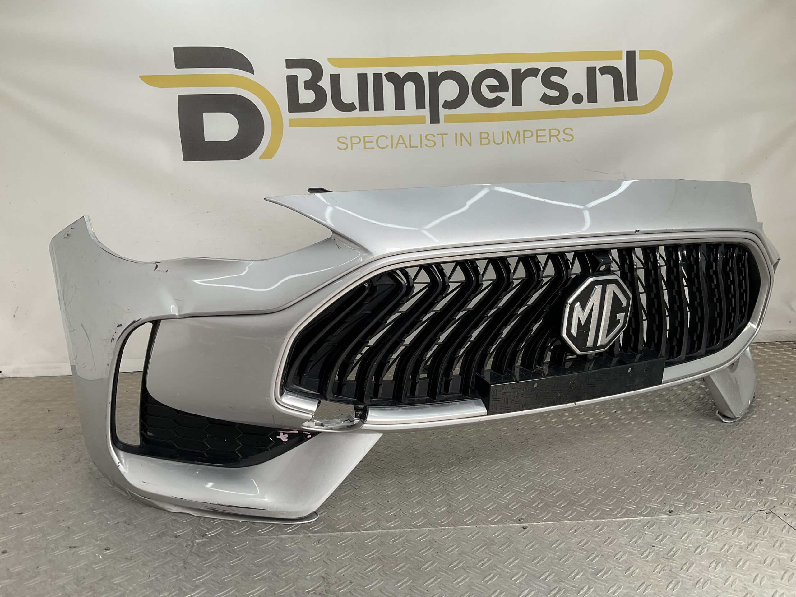 Bumper MG HS Hybrid Facelift 22-25 P10947207 Voorbumper M1-22335