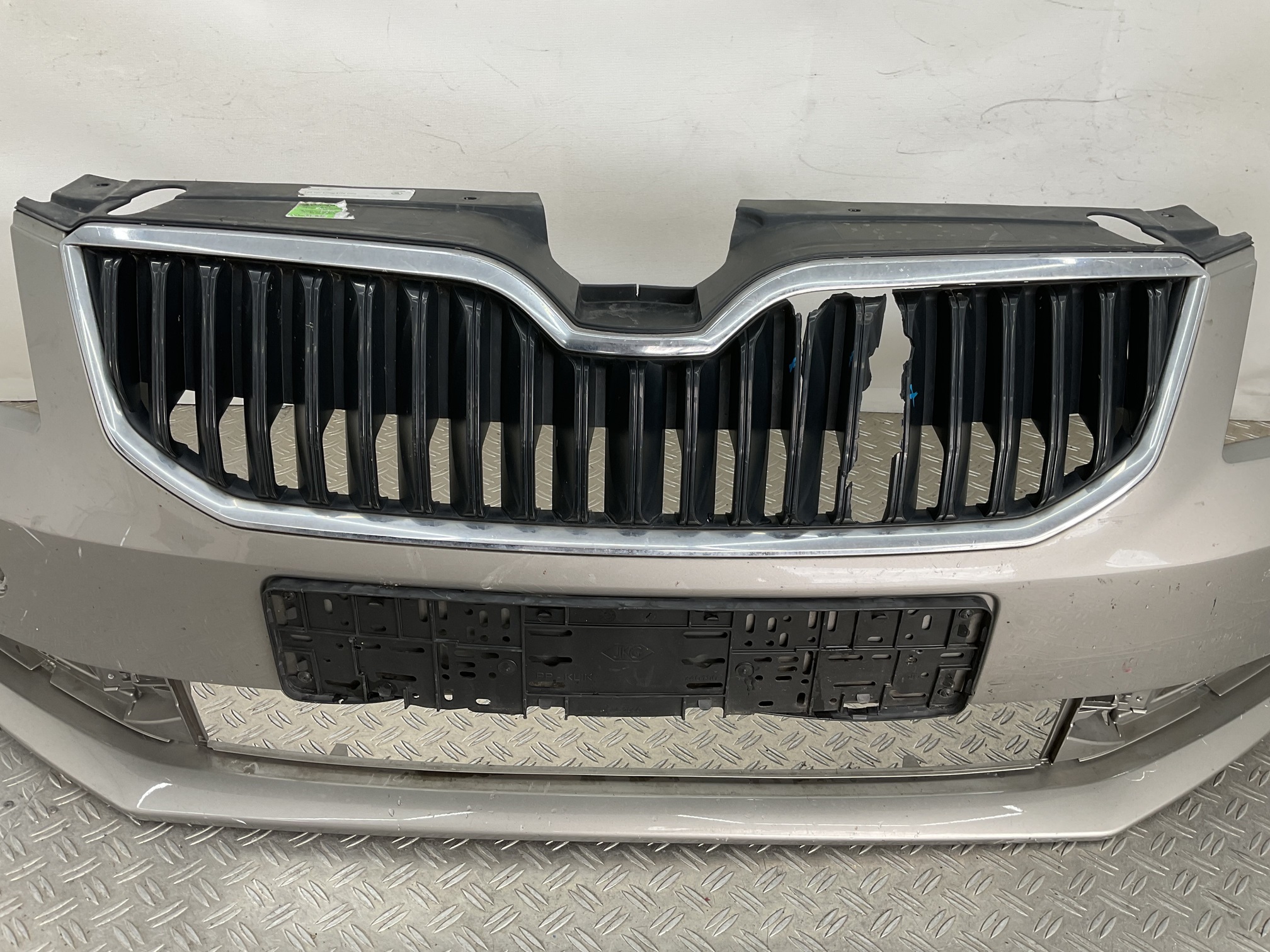 Bumper Skoda Yeti Restyle 5L 13- 5L0807221f Voorbumper H4-23429