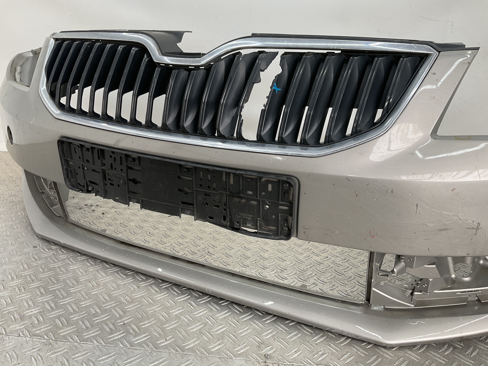 Bumper Skoda Yeti Restyle 5L 13- 5L0807221f Voorbumper H4-23429