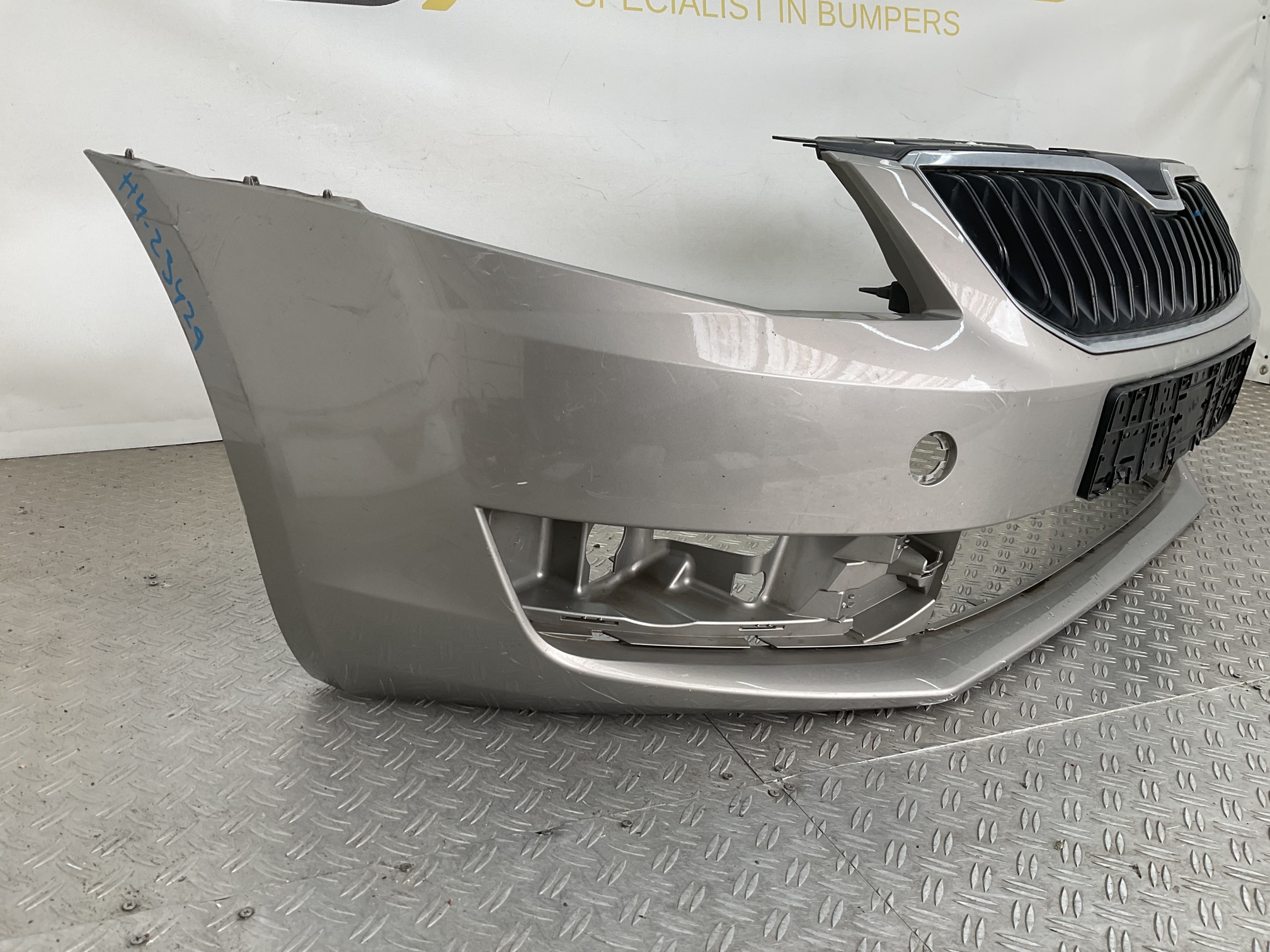Bumper Skoda Yeti Restyle 5L 13- 5L0807221f Voorbumper H4-23429