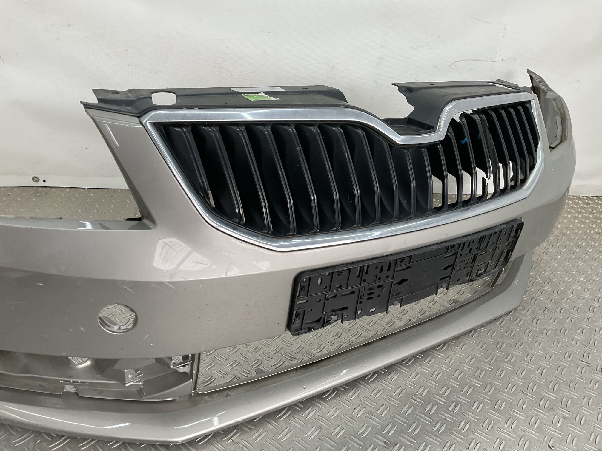 Bumper Skoda Yeti Restyle 5L 13- 5L0807221f Voorbumper H4-23429