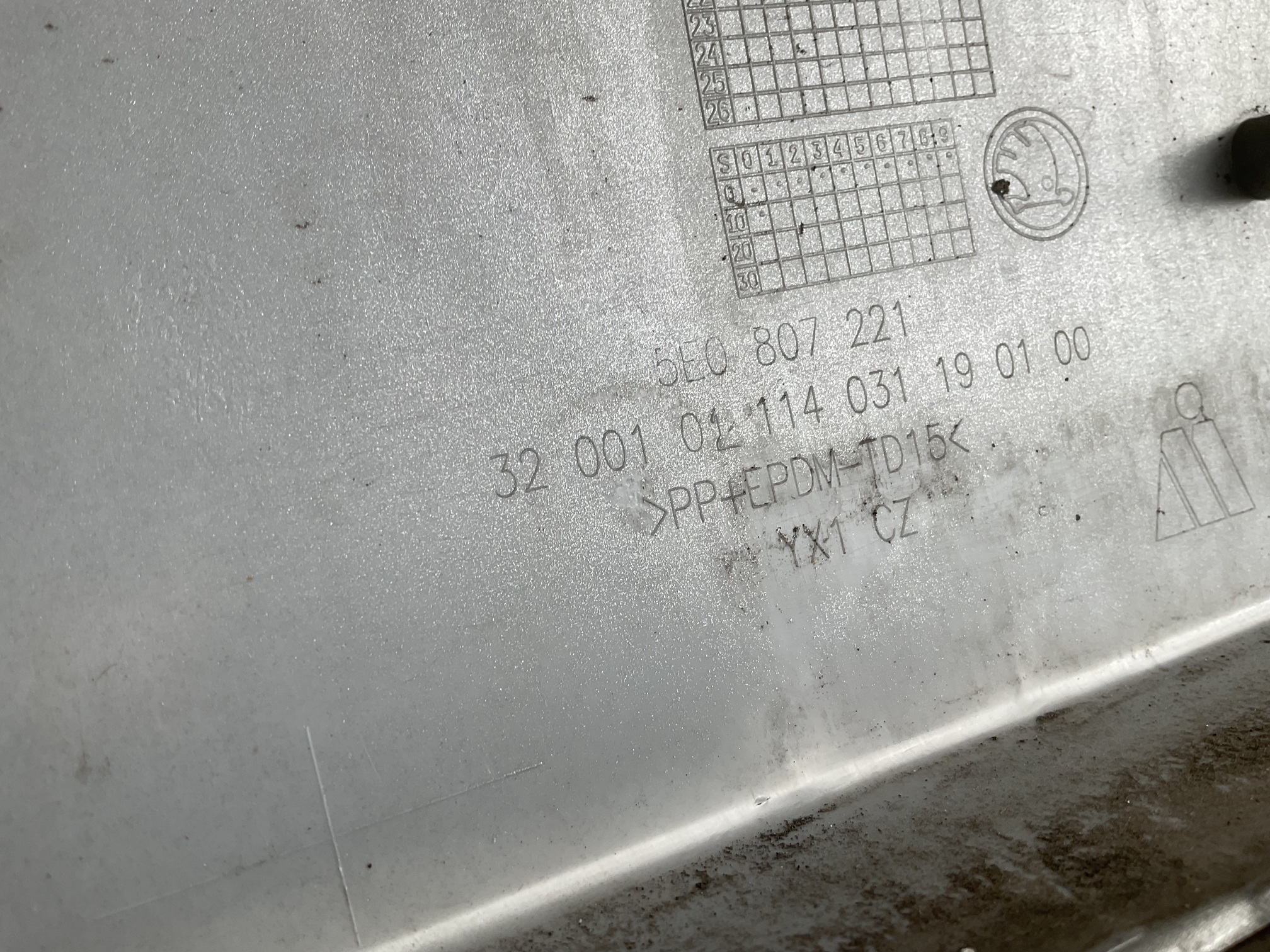 Bumper Skoda Yeti Restyle 5L 13- 5L0807221f Voorbumper H4-23429