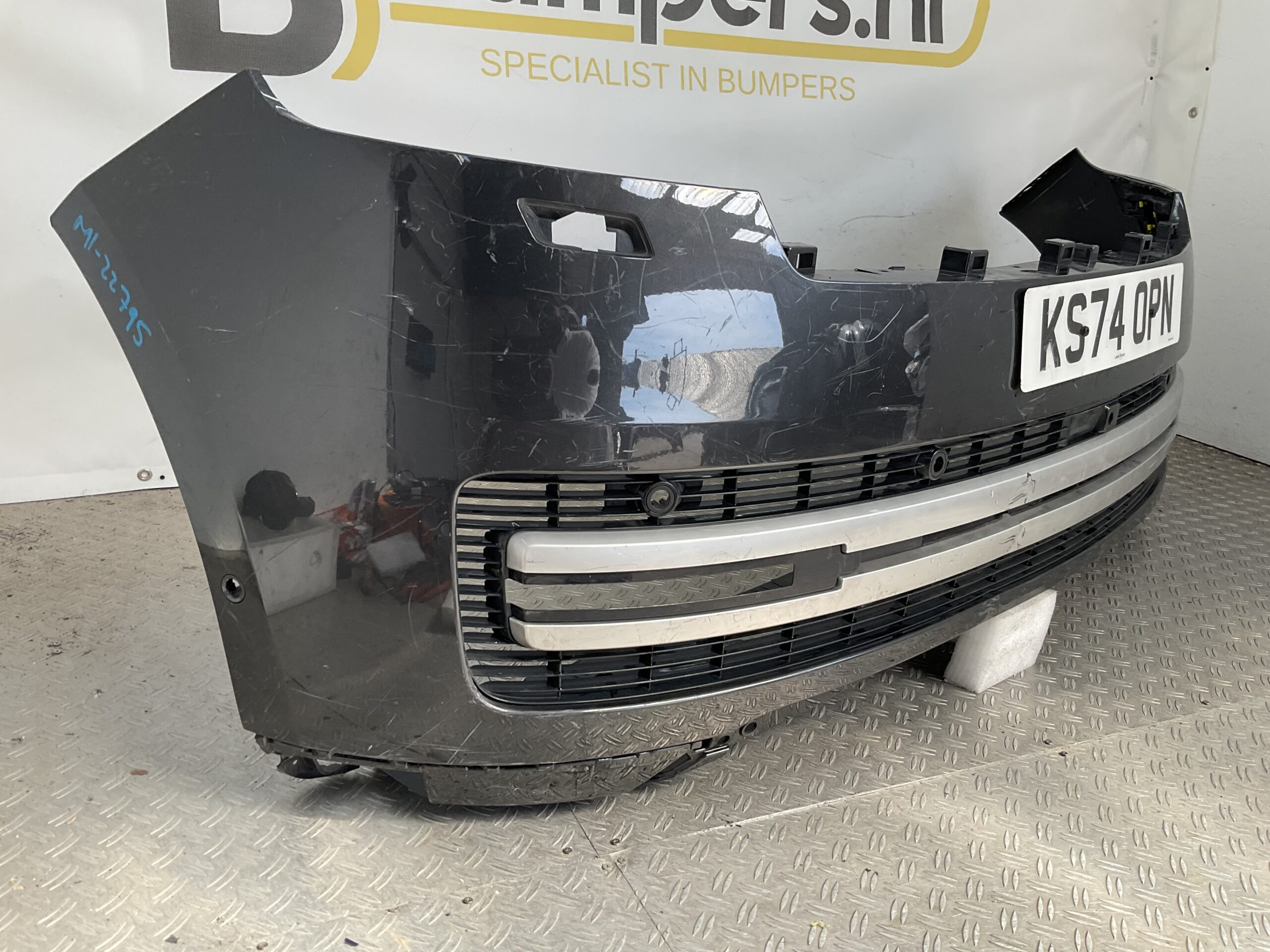 Bumper Land Rover Range Rover L460 Type LK 2023 M8E2-17F003-A Voorbumper M1-22795
