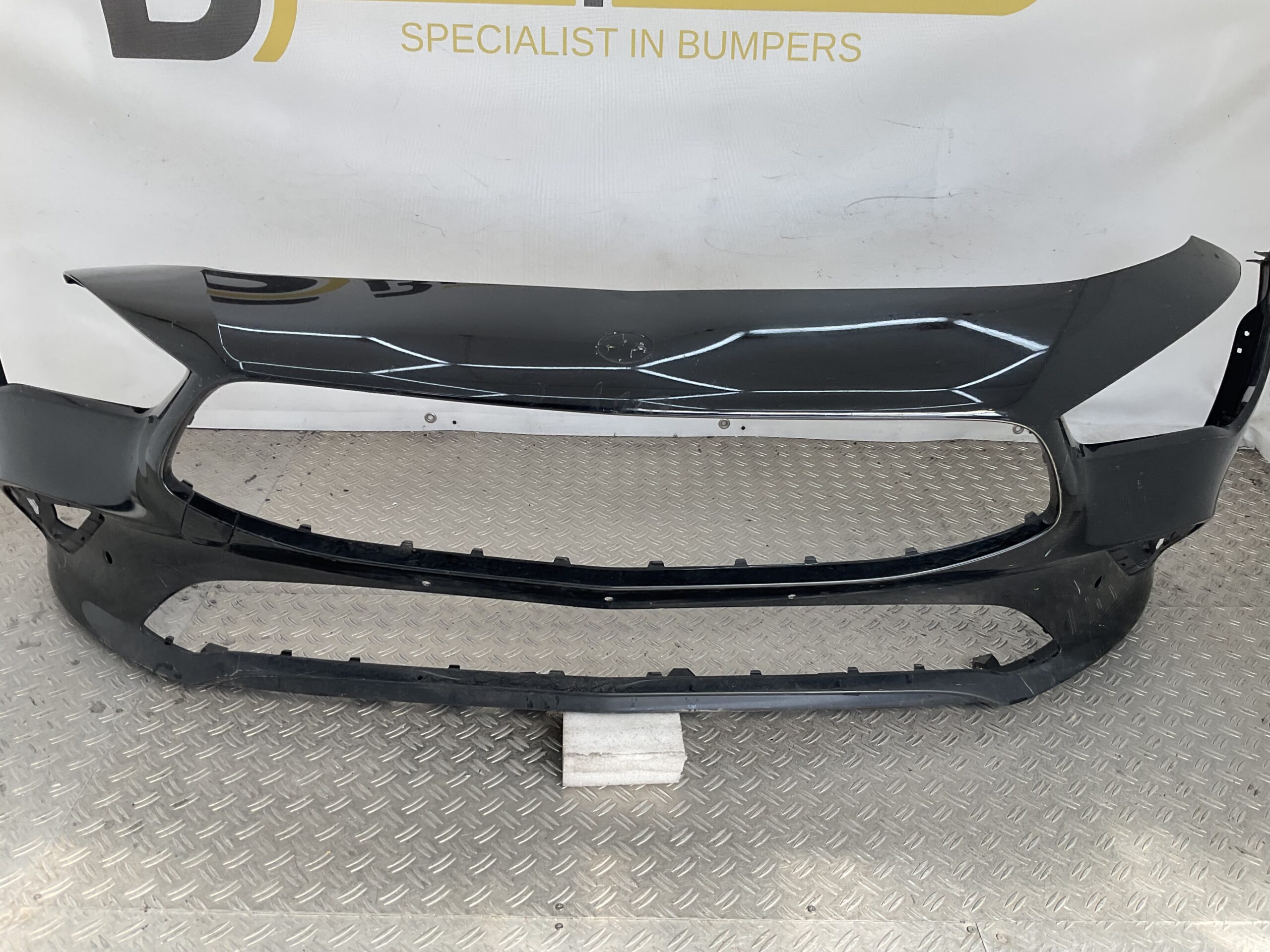 Bumper Mercedes CLA W118 Normaal 6xpdc 2019-2023 A1188855300 Voorbumper A10-22804