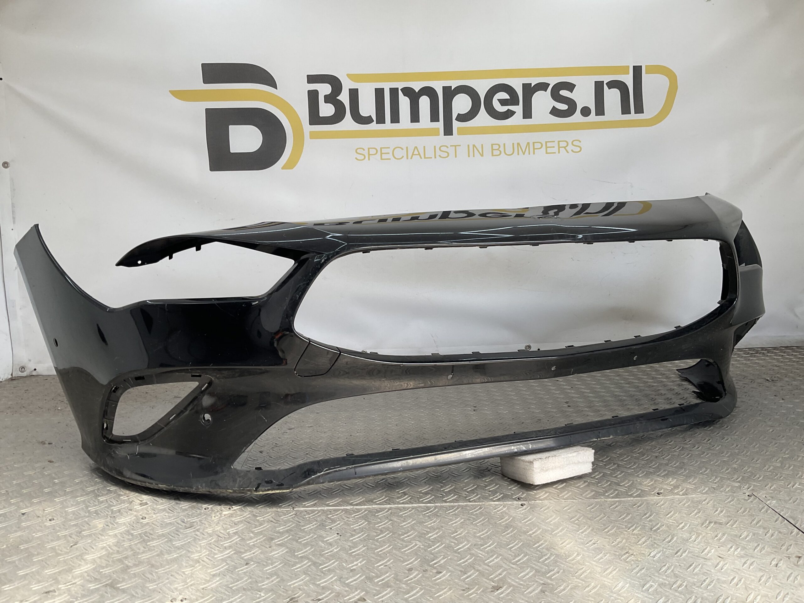 Bumper Mercedes CLA W118 Normaal 6xpdc 2019-2023 A1188855300 Voorbumper A10-22804