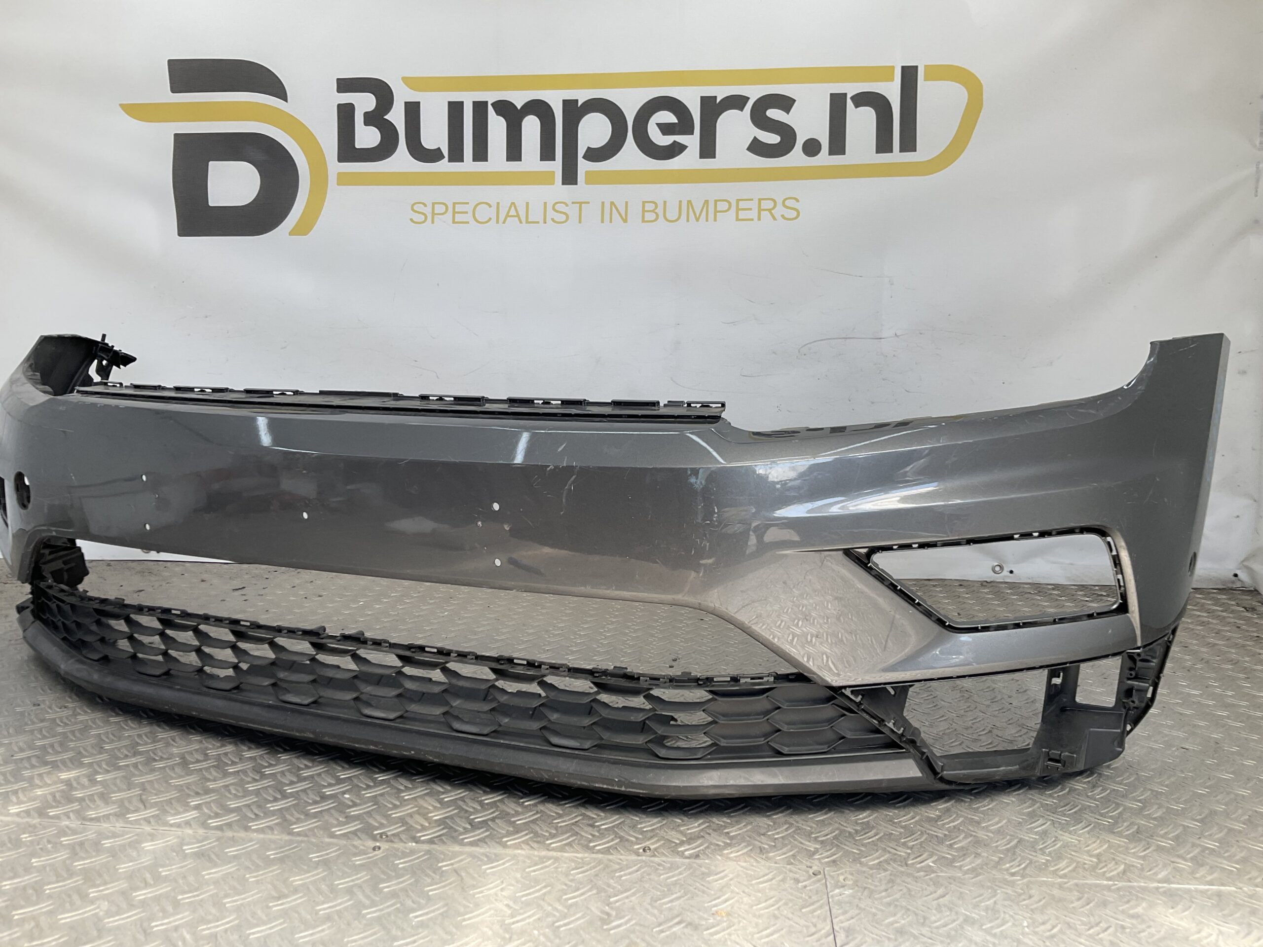 BUMPER Volkswagen Tiguan 5NA 2016-2020 5NA807221 VOORBUMPER C5-22820