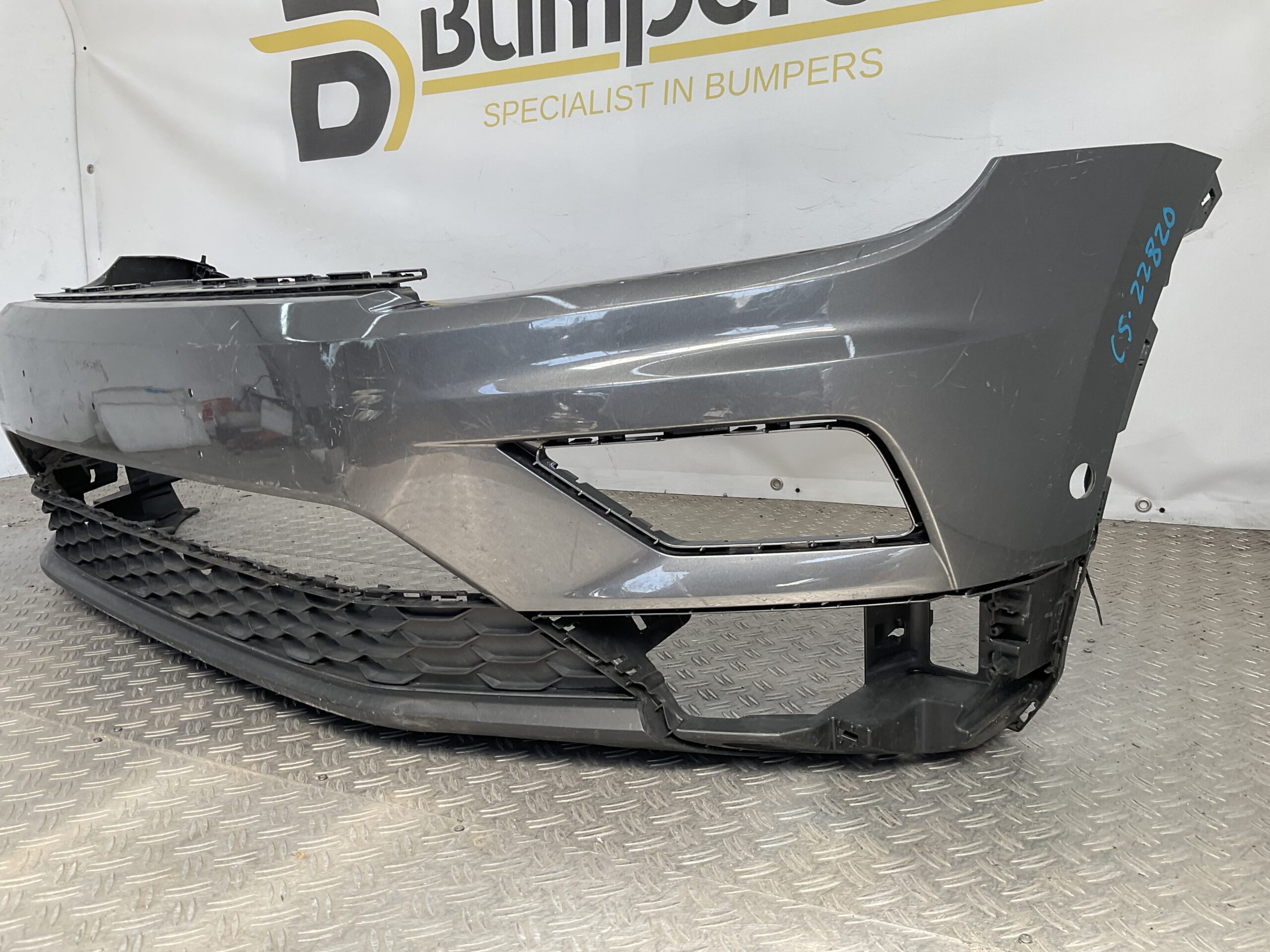 BUMPER Volkswagen Tiguan 5NA 2016-2020 5NA807221 VOORBUMPER C5-22820