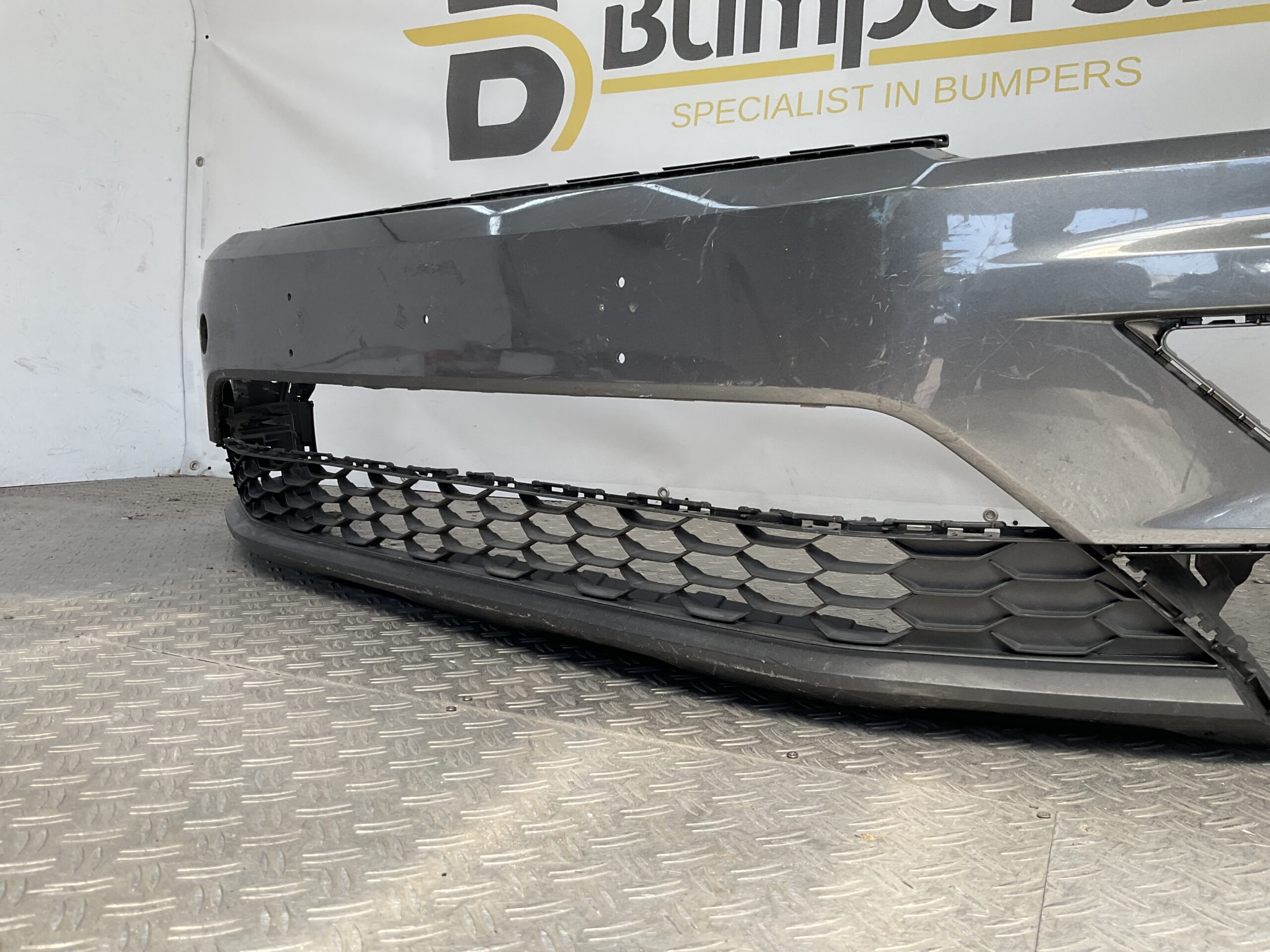 BUMPER Volkswagen Tiguan 5NA 2016-2020 5NA807221 VOORBUMPER C5-22820