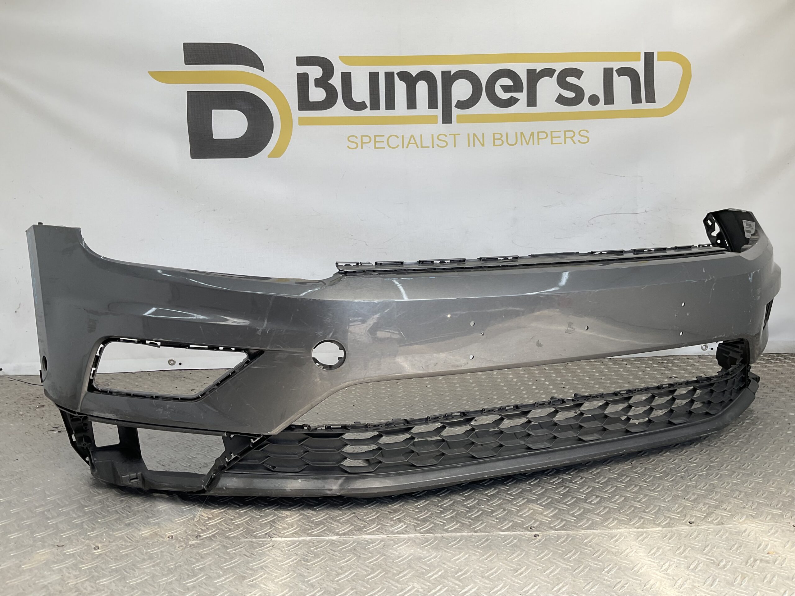 BUMPER Volkswagen Tiguan 5NA 2016-2020 5NA807221 VOORBUMPER C5-22820
