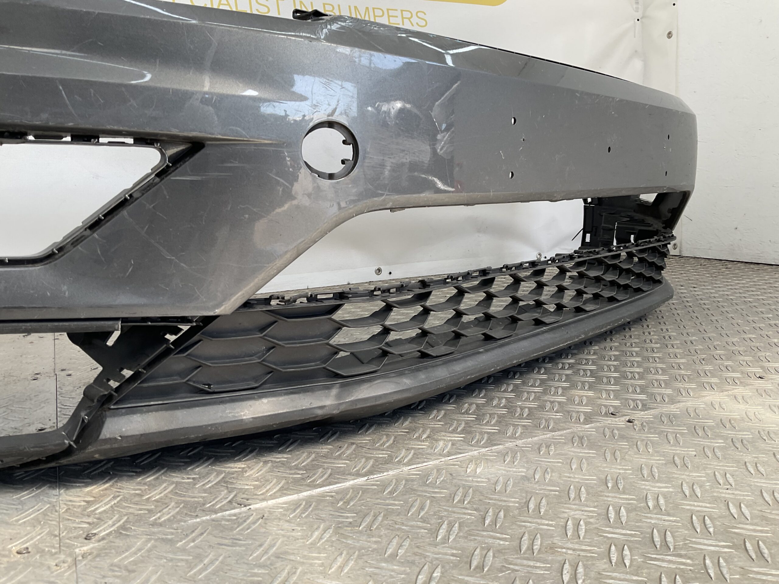BUMPER Volkswagen Tiguan 5NA 2016-2020 5NA807221 VOORBUMPER C5-22820