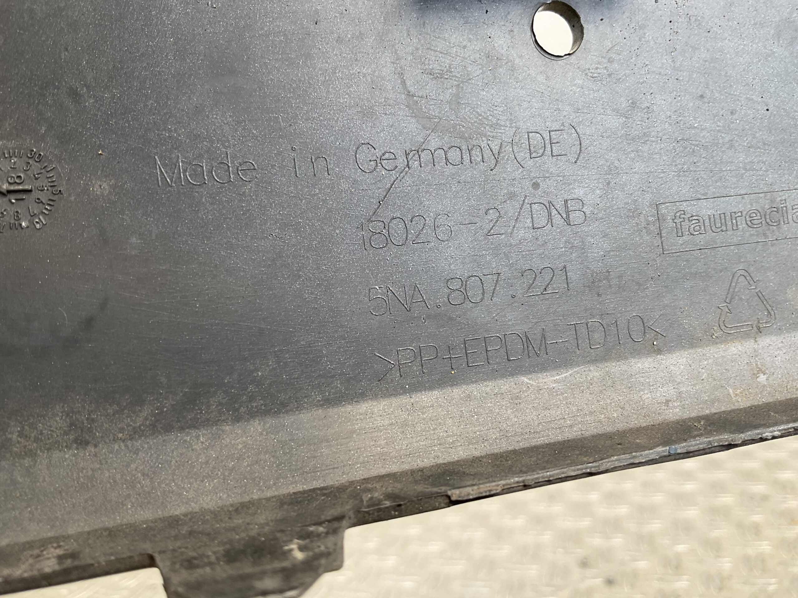 BUMPER Volkswagen Tiguan 5NA 2016-2020 5NA807221 VOORBUMPER C5-22820