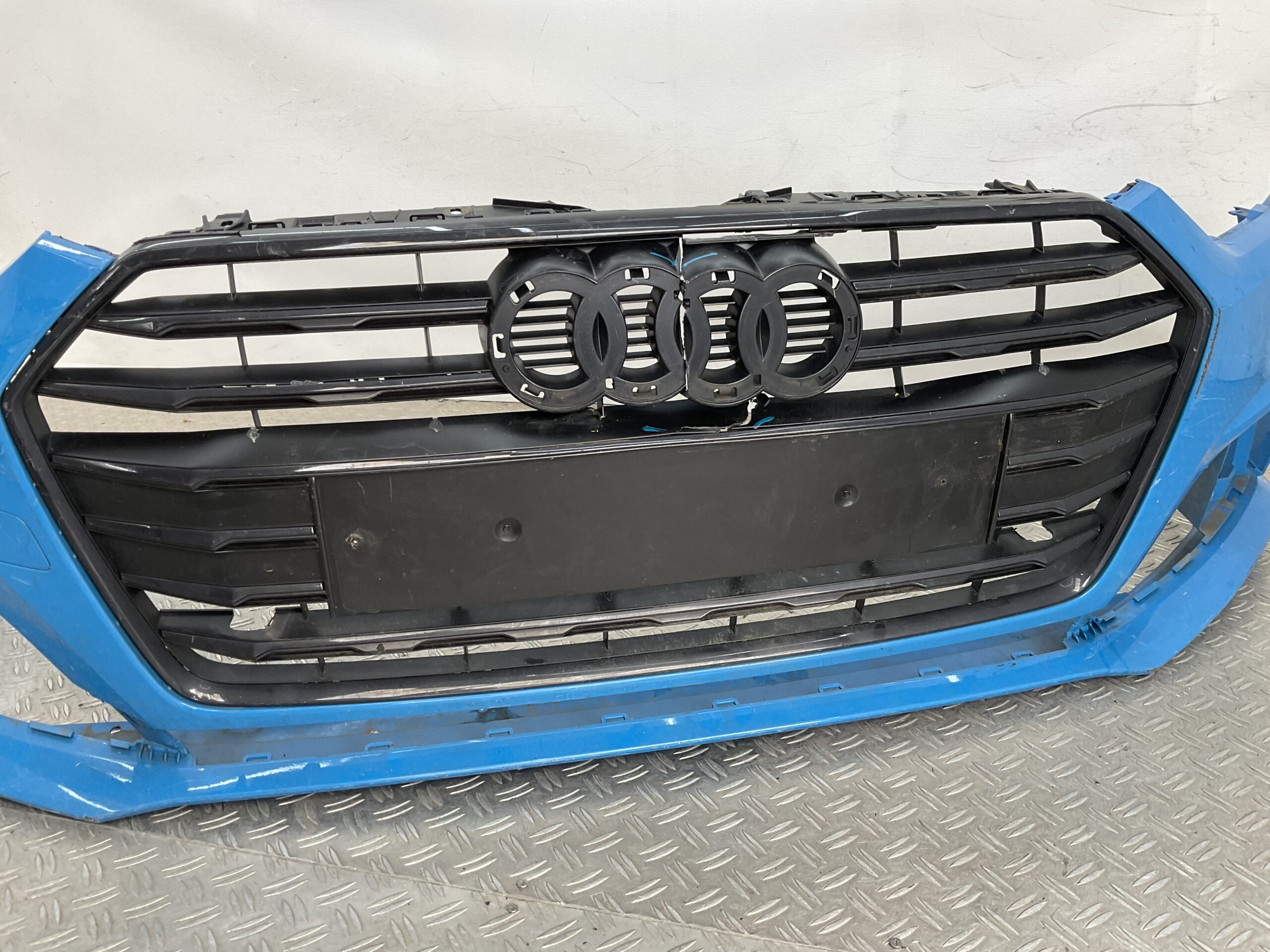 Bumper Audi A5 2025 8W6807437FL Voorbumper H3-22884