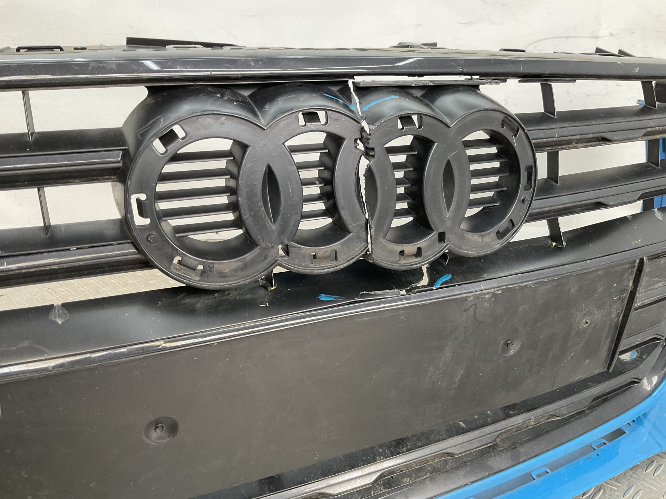 Bumper Audi A5 2025 8W6807437FL Voorbumper H3-22884