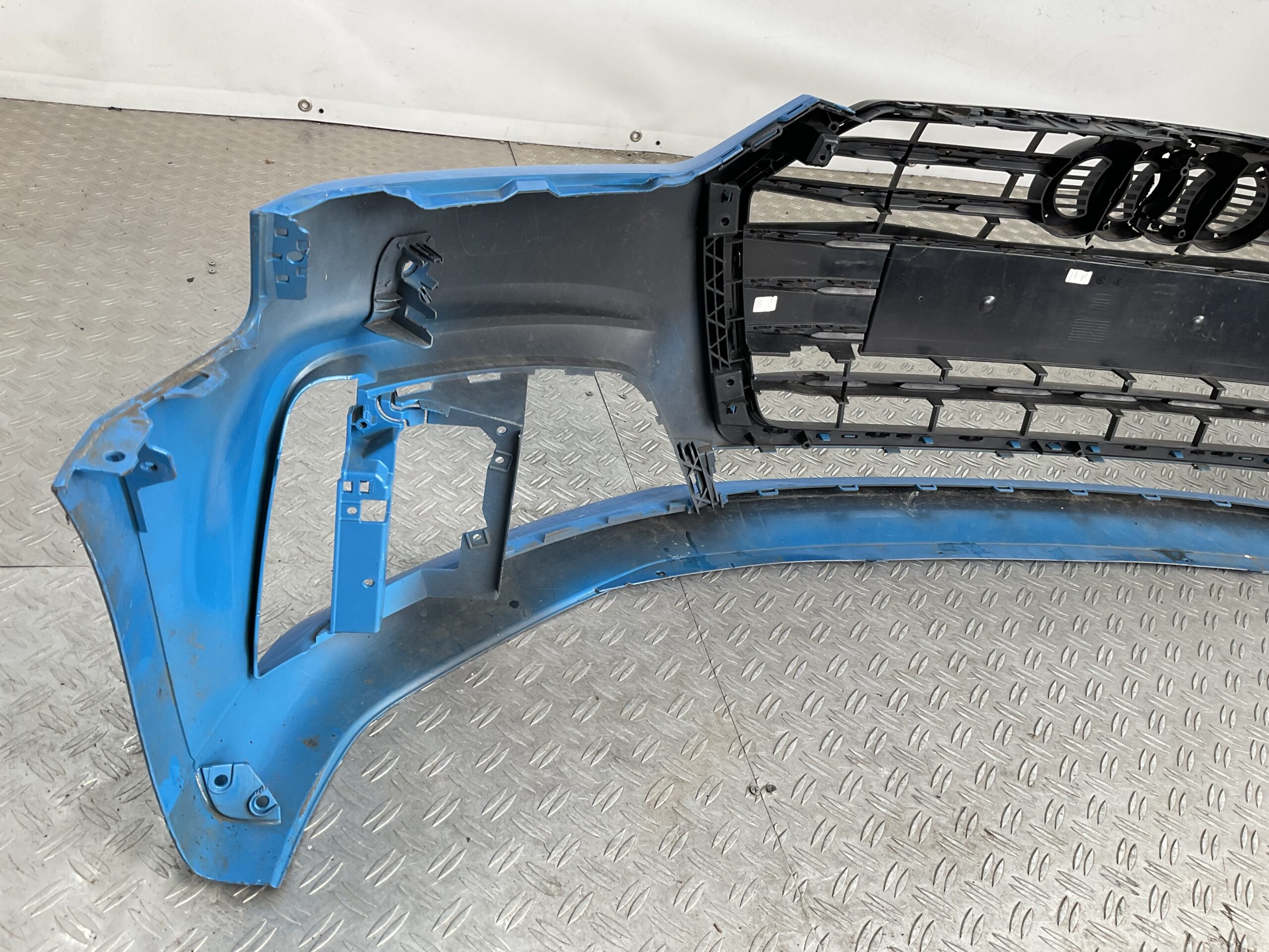Bumper Audi A5 2025 8W6807437FL Voorbumper H3-22884