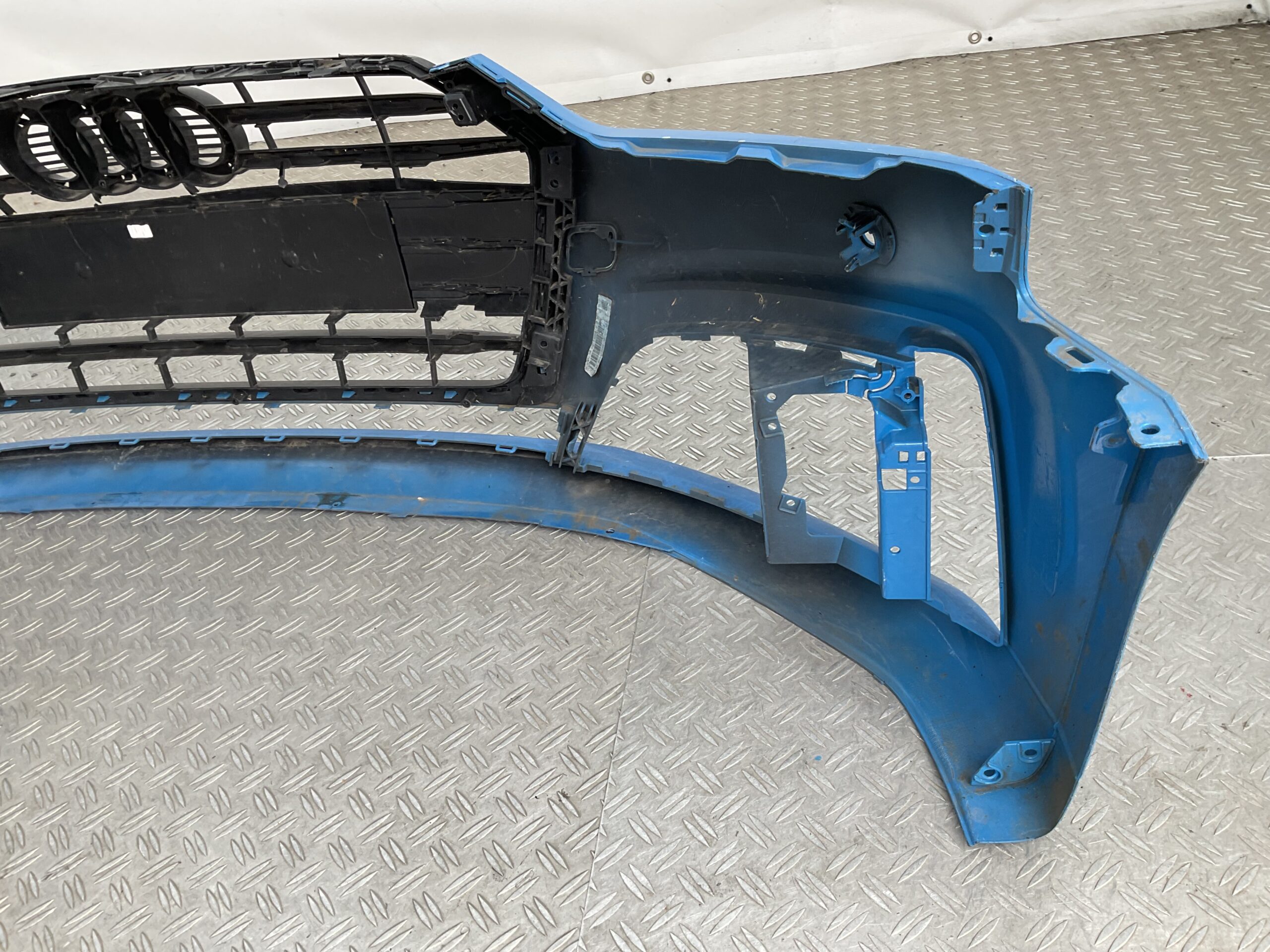 Bumper Audi A5 2025 8W6807437FL Voorbumper H3-22884