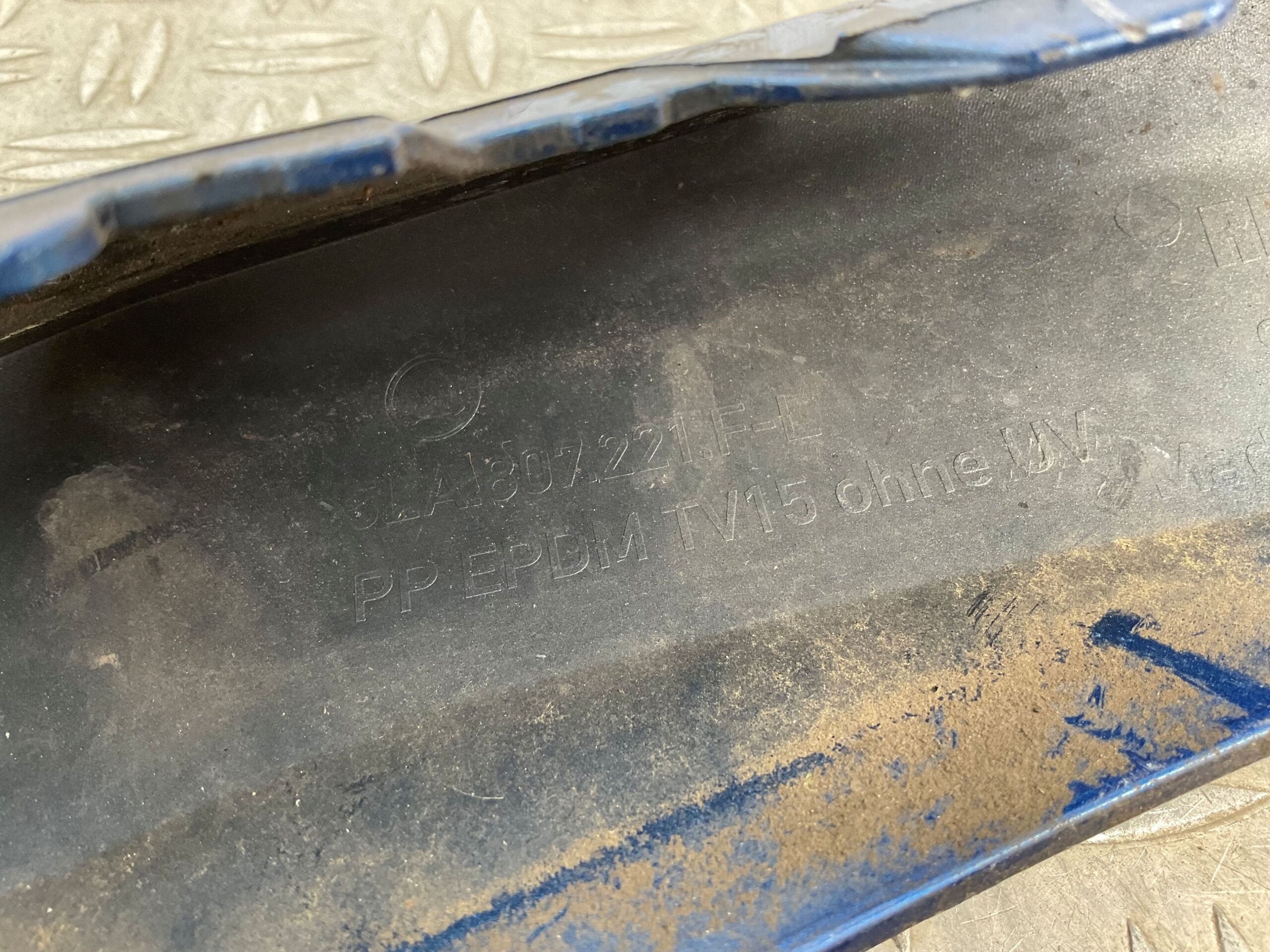 Bumper Skoda Enyaq iV 2021 5LA807221F Voorbumper H10-22953