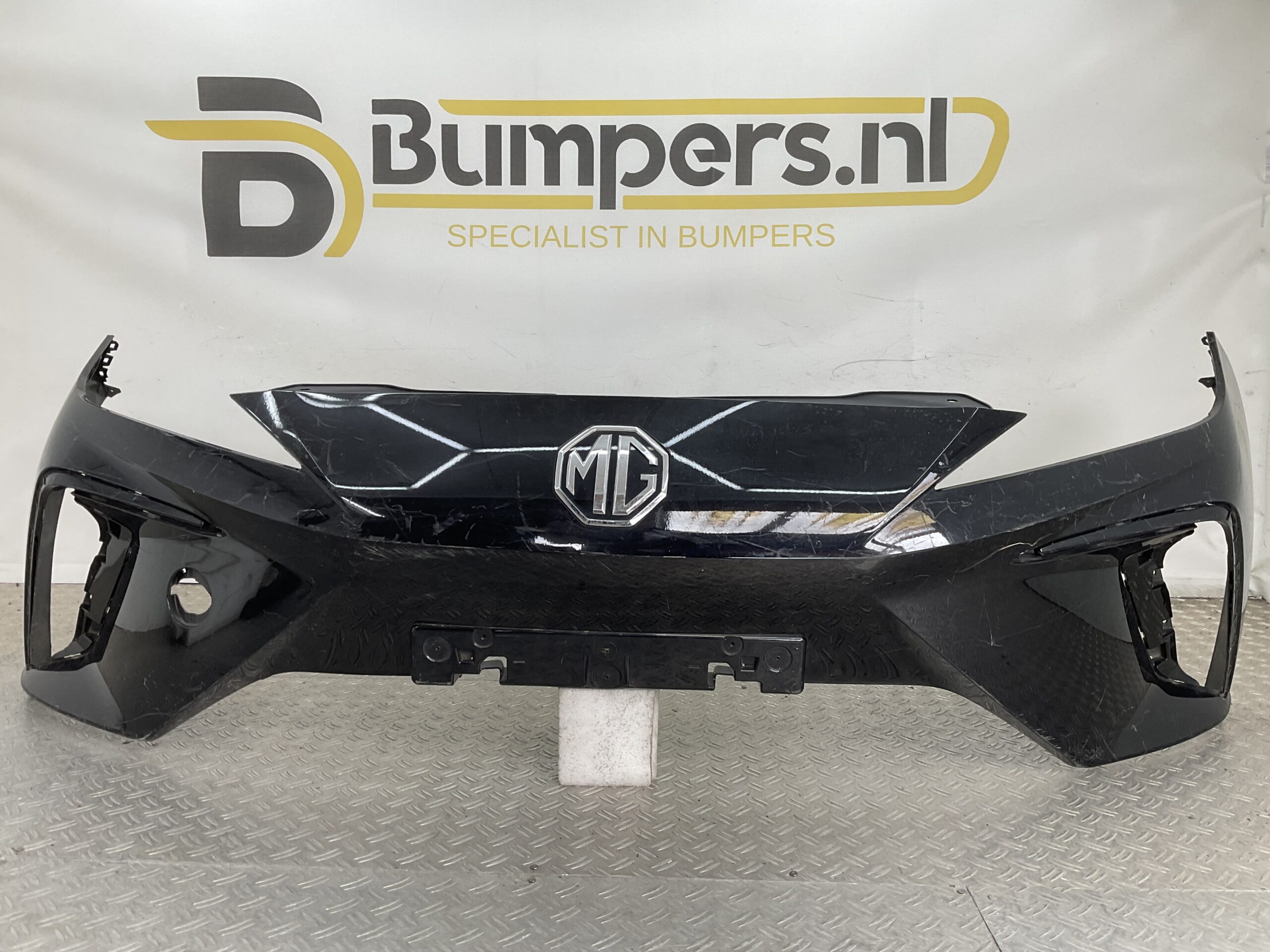 Bumper MG MG4 EV 22-24 P11183326 Voorbumper M1-22958