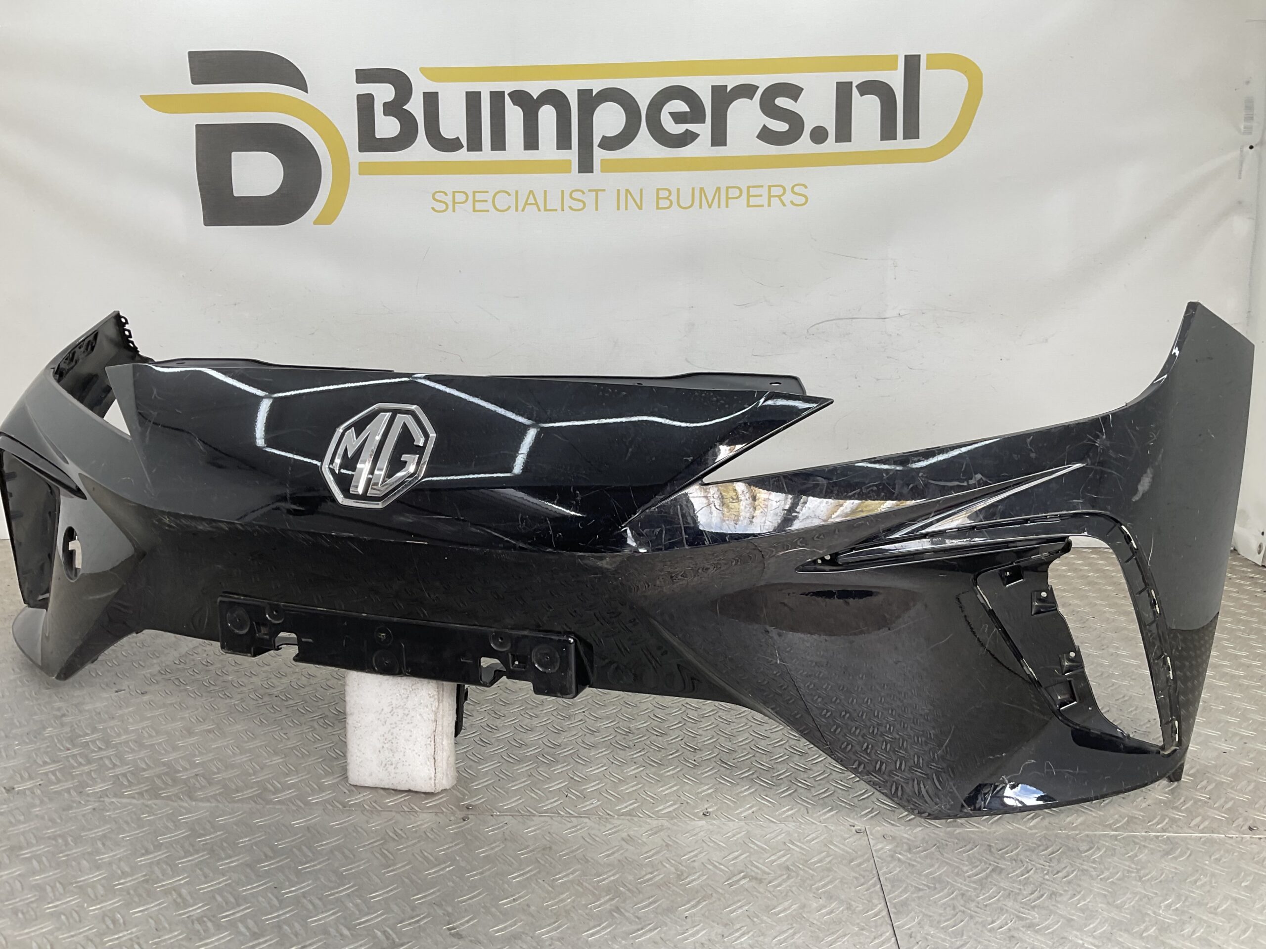 Bumper MG MG4 EV 22-24 P11183326 Voorbumper M1-22958