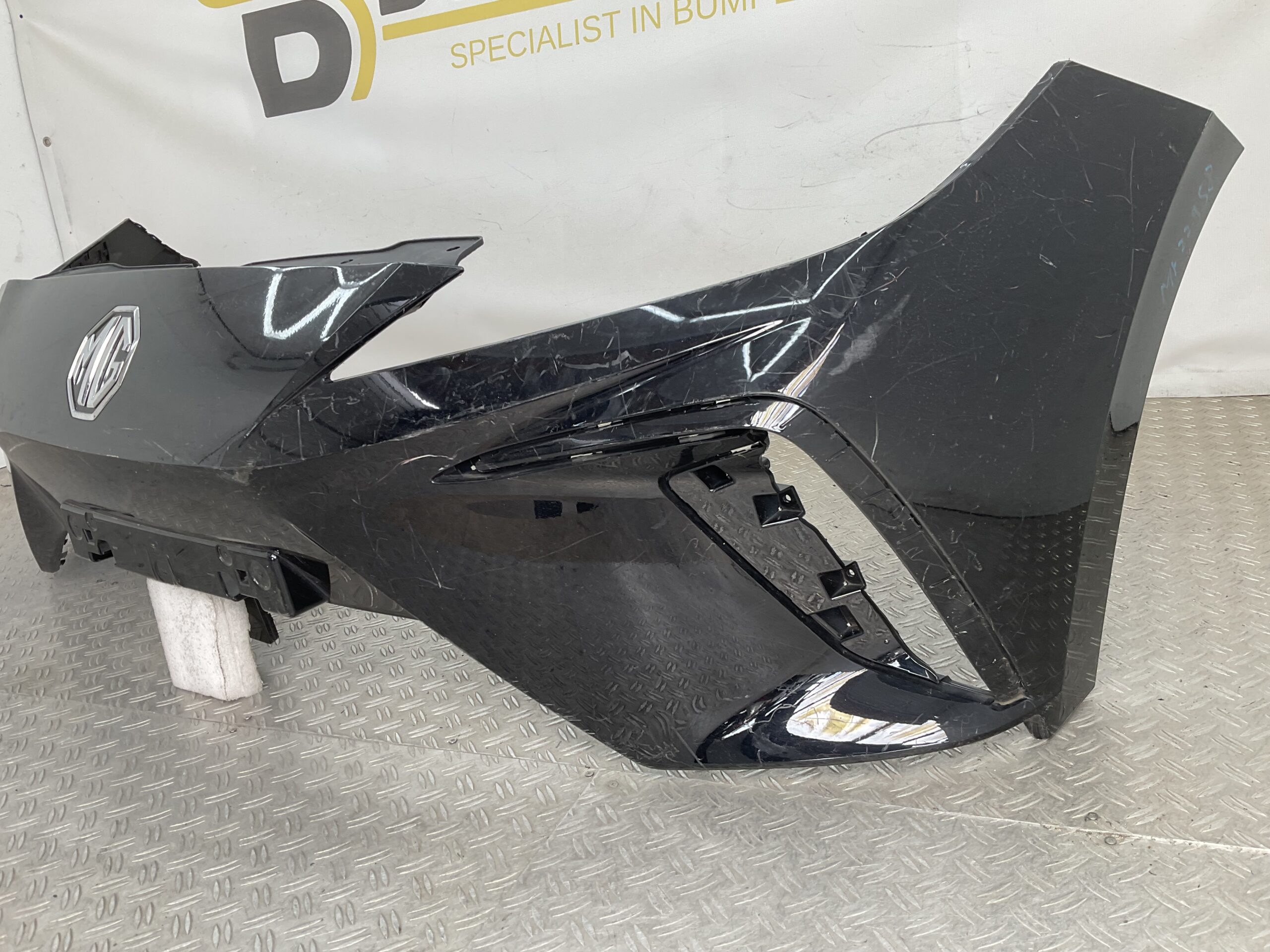 Bumper MG MG4 EV 22-24 P11183326 Voorbumper M1-22958