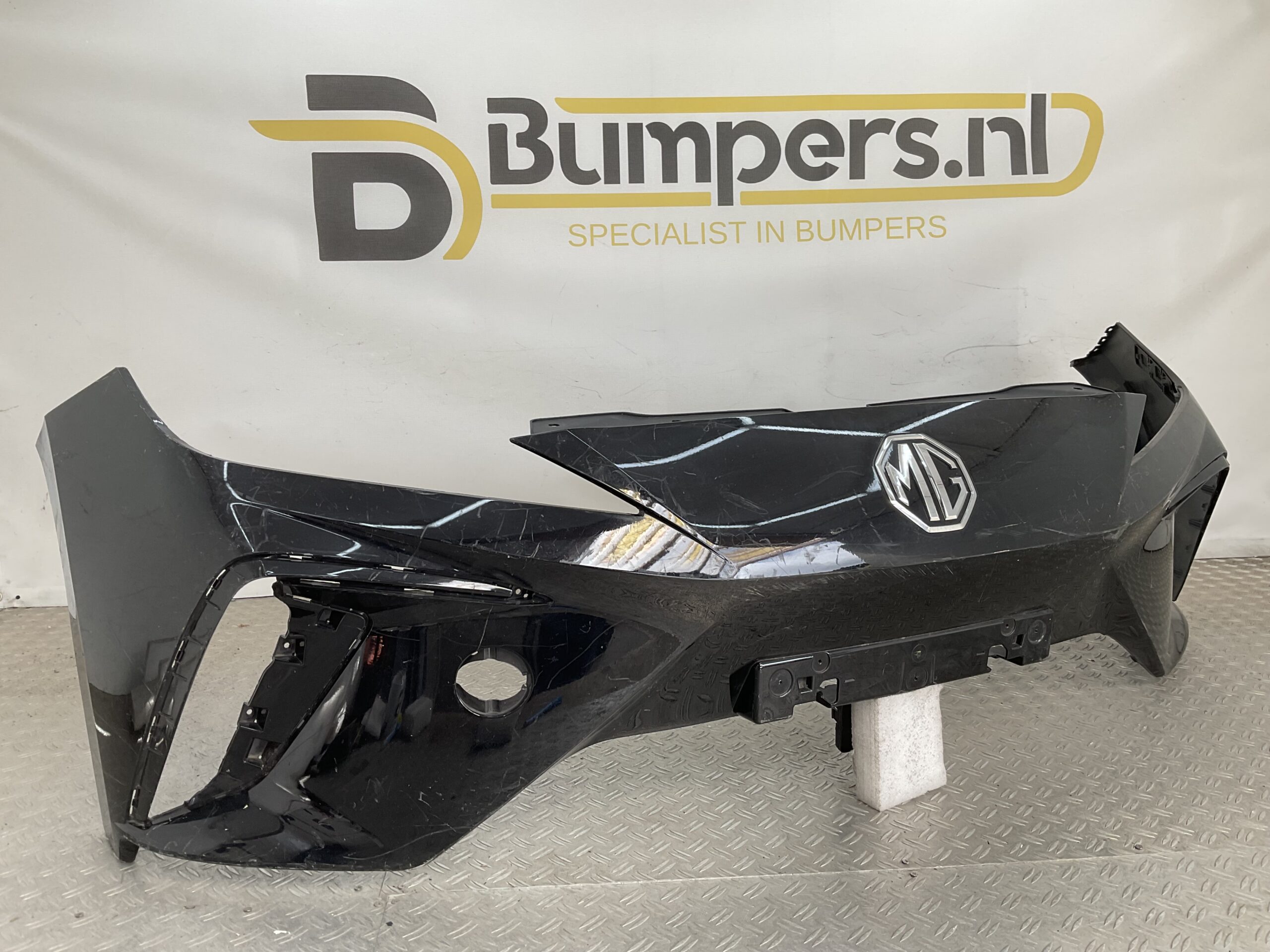 Bumper MG MG4 EV 22-24 P11183326 Voorbumper M1-22958