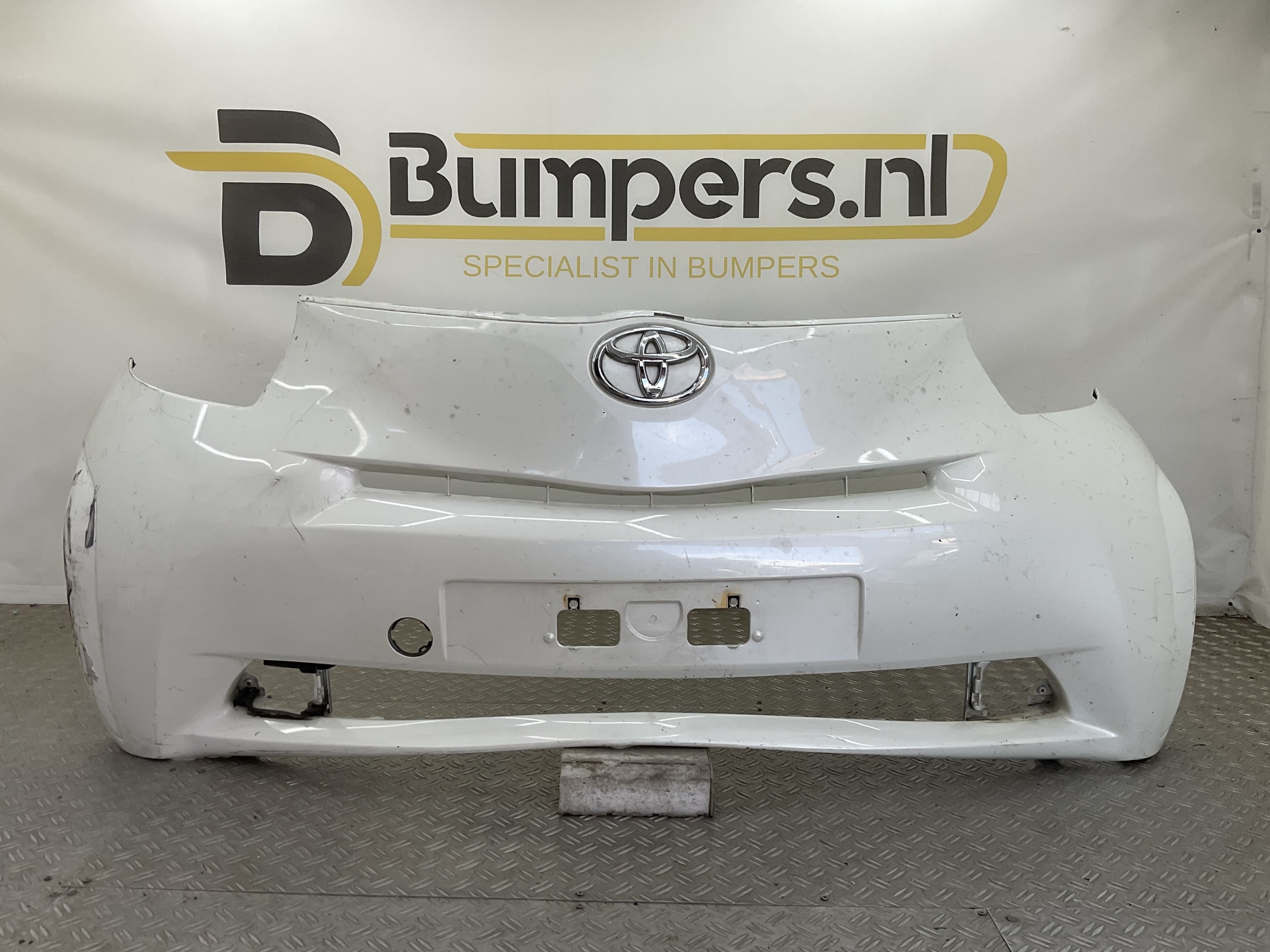 Bumper Toyota iQ 2015 52119-74010 Voorbumper D5-23161
