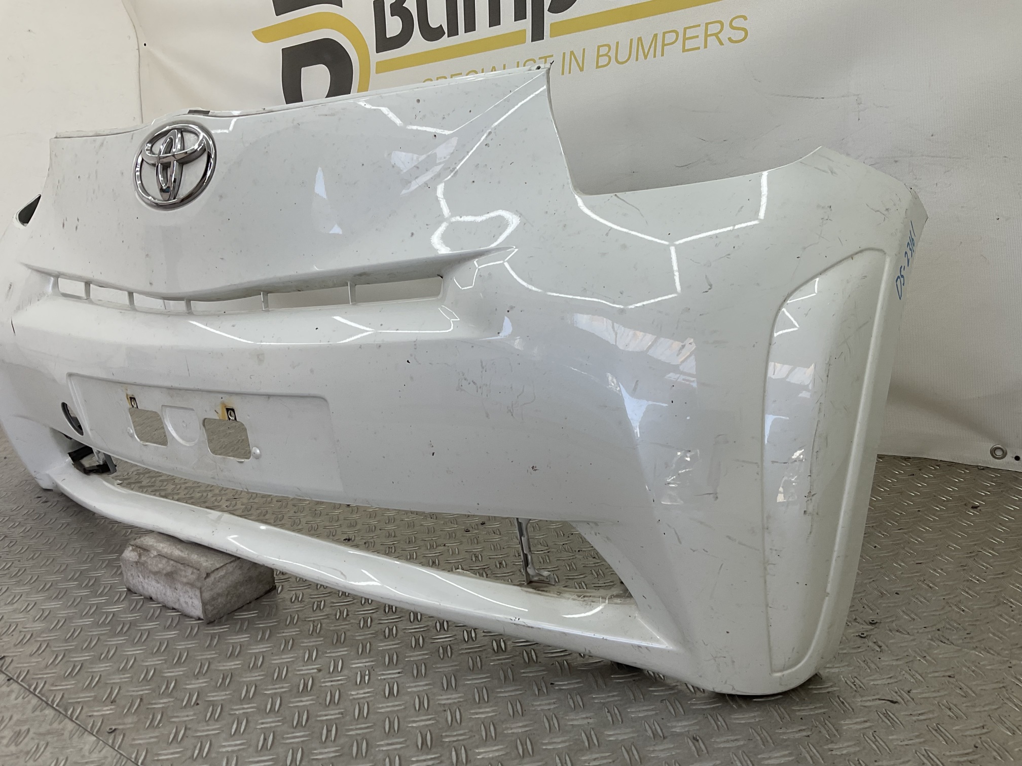 Bumper Toyota iQ 2015 52119-74010 Voorbumper D5-23161